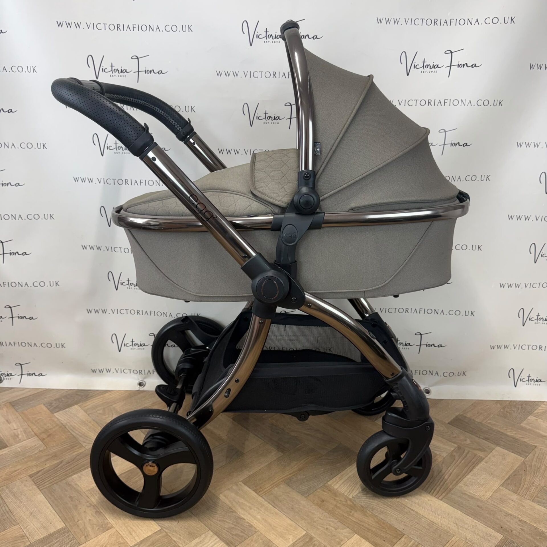 PRELOVED Egg 2 Pushchair & Carrycot with Maxi Cosi Pebble 360 Pro & Slide 360 Isofix - Mink - Image 4