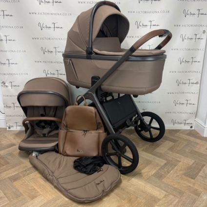 PRELOVED Silver Cross Cove Carrycot & Pushchair - Maple