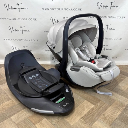 PRELOVED Silver Cross Glide Plus 360 Lie Flat Car Seat & Isofix - Natural Taupe RRPĀ£425