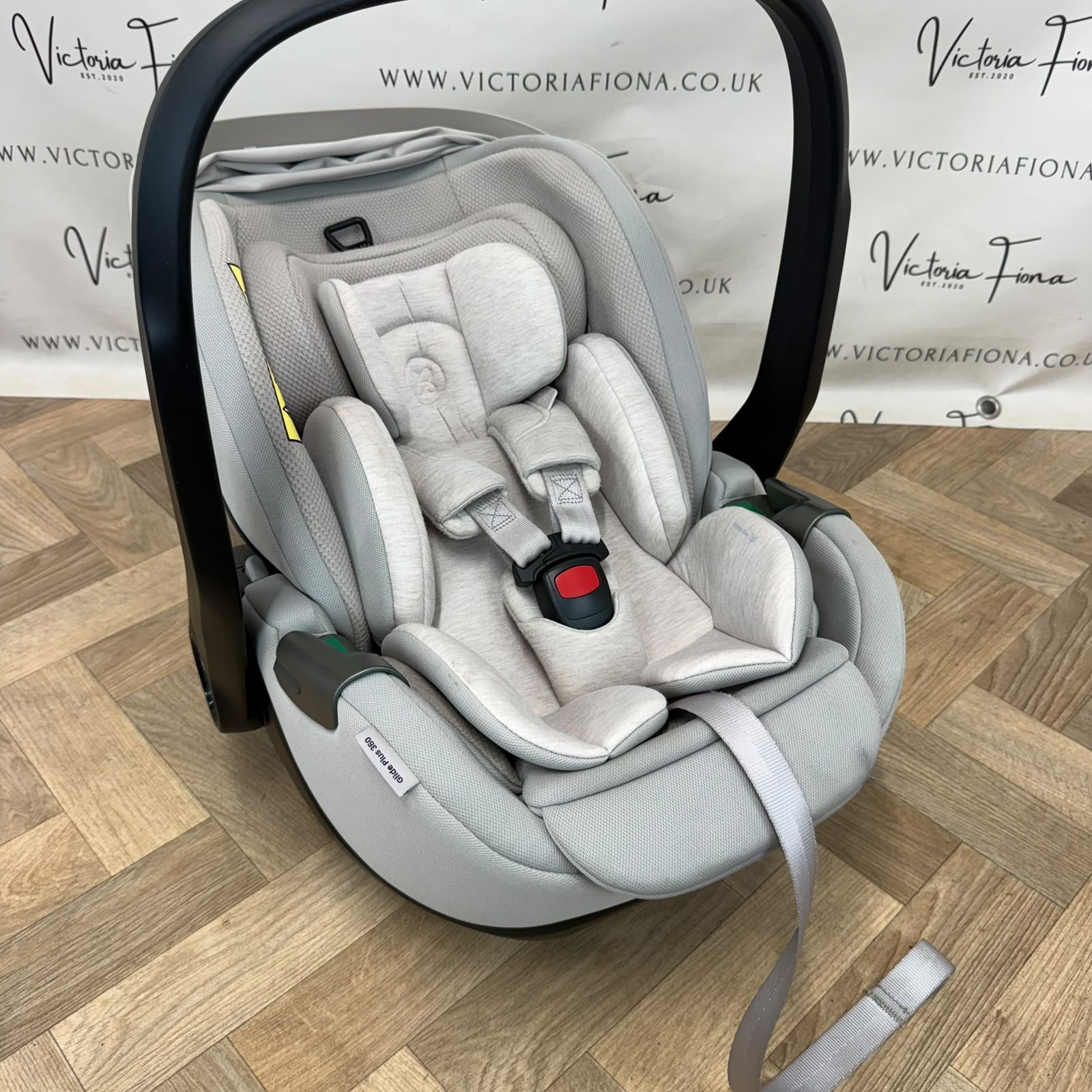 PRELOVED Silver Cross Glide Plus 360 Lie Flat Car Seat - Natural Taupe - Image 5