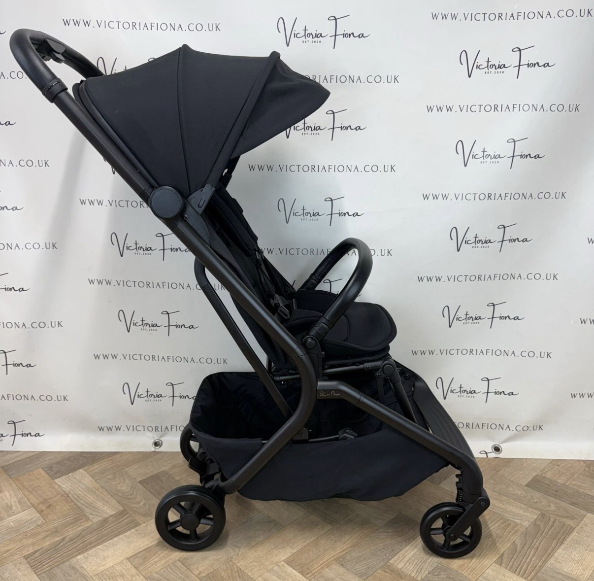 EX DISPLAY Silver Cross Breez Carrycot & Pushchair & Silver Cross Nia - Cabin Approved Compact Stroller - Onyx Black - Image 3