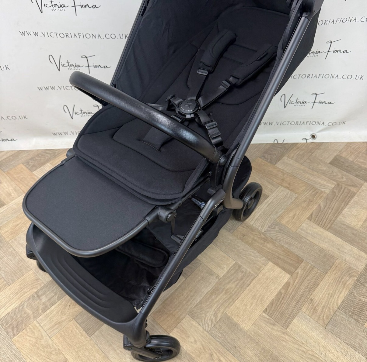 EX DISPLAY Silver Cross Breez Carrycot & Pushchair & Silver Cross Nia - Cabin Approved Compact Stroller - Onyx Black - Image 6