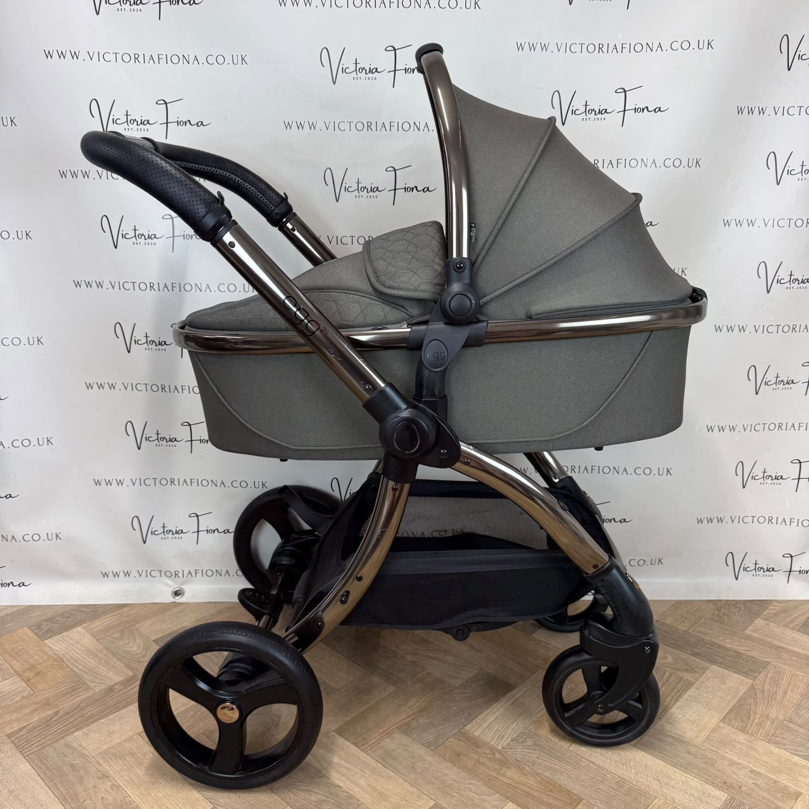 PRELOVED Egg 2 Pushchair & Carrycot - Hunter Green - Image 5