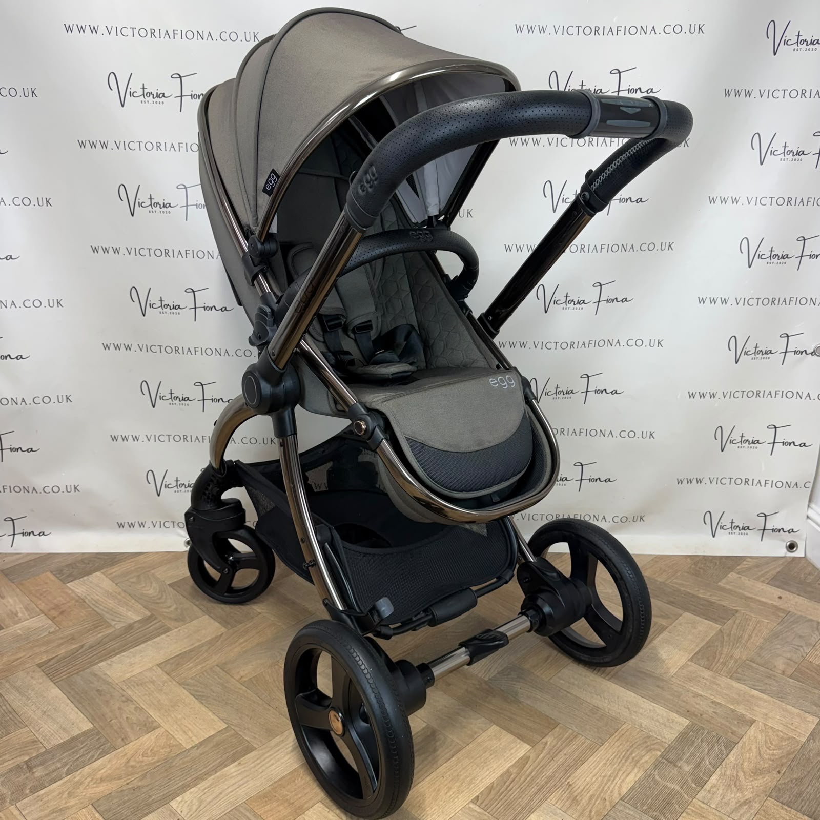 PRELOVED Egg 2 Pushchair & Carrycot - Hunter Green - Image 7
