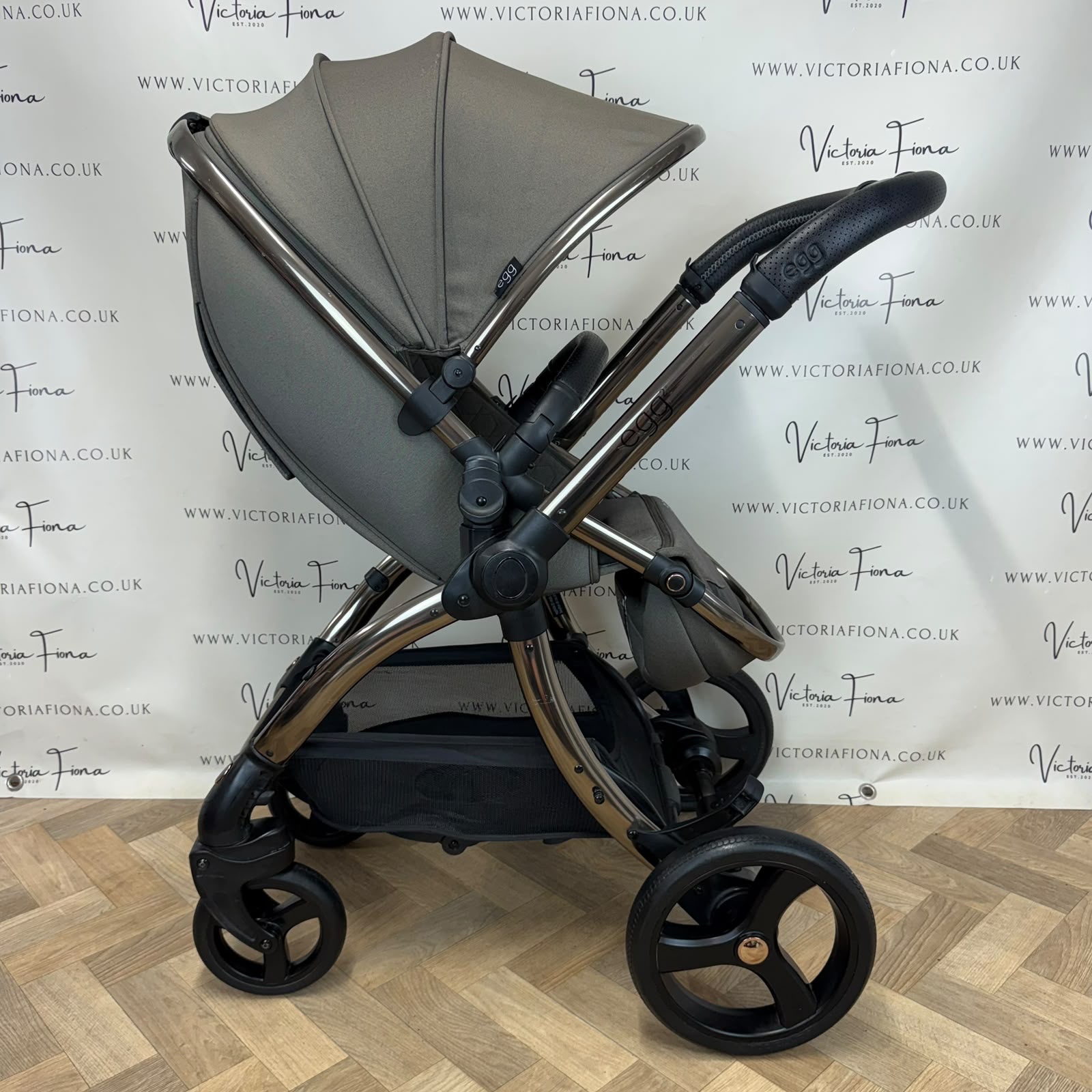 PRELOVED Egg 2 Pushchair & Carrycot - Hunter Green - Image 6