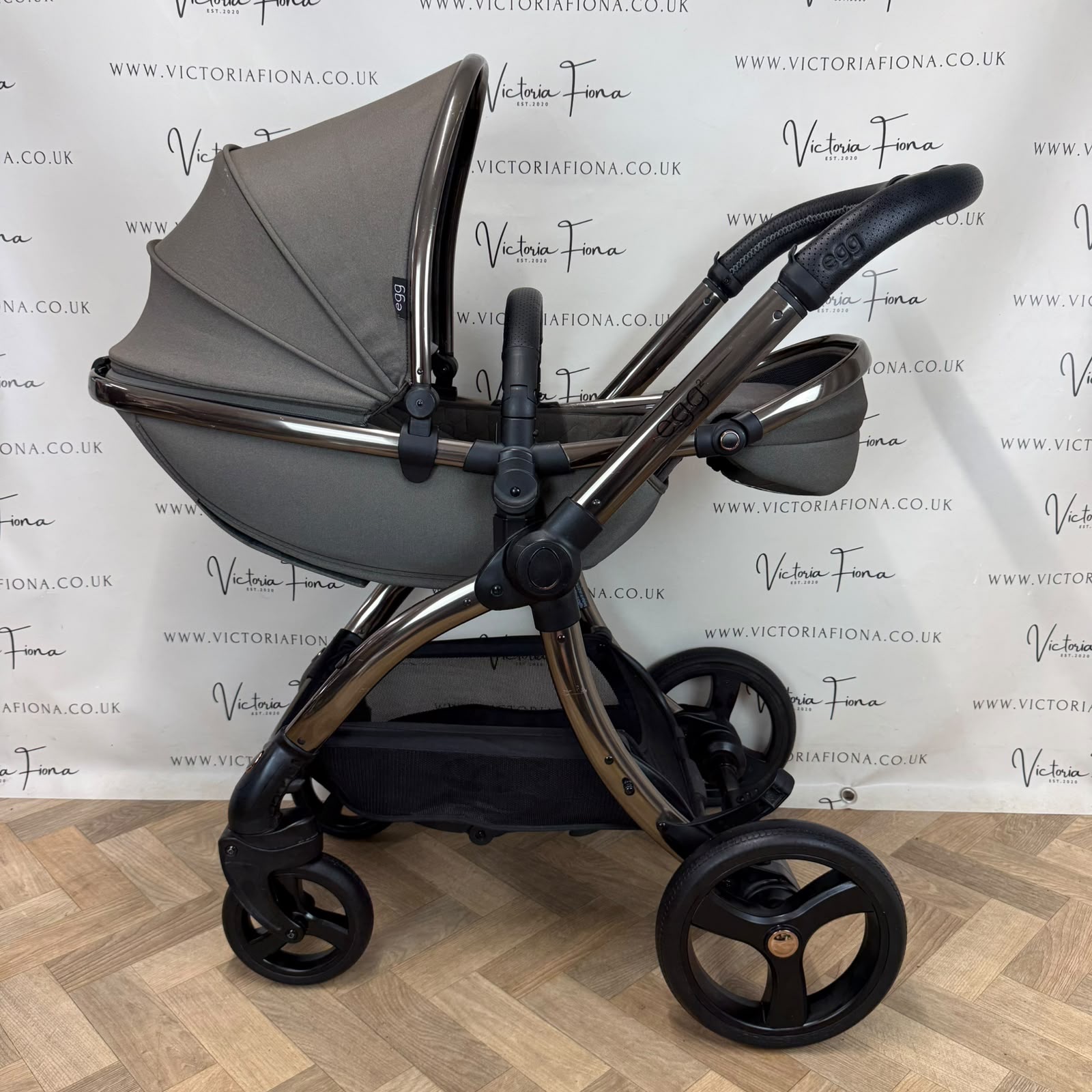 PRELOVED Egg 2 Pushchair & Carrycot - Hunter Green - Image 8