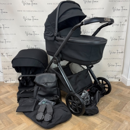 PRELOVED Silver Cross Reef 2 Carrycot & Pushchair - Space Black