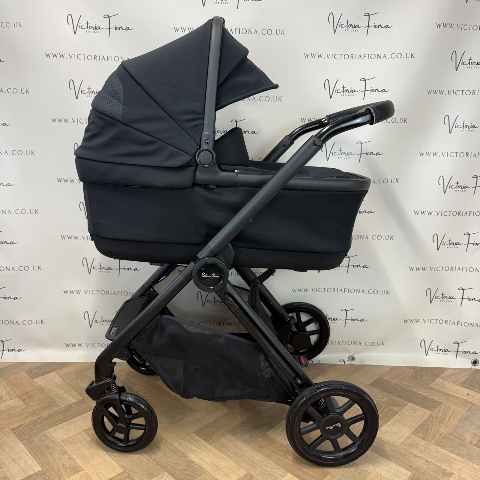 PRELOVED Silver Cross Reef 2 Carrycot & Pushchair - Space Black - Image 2