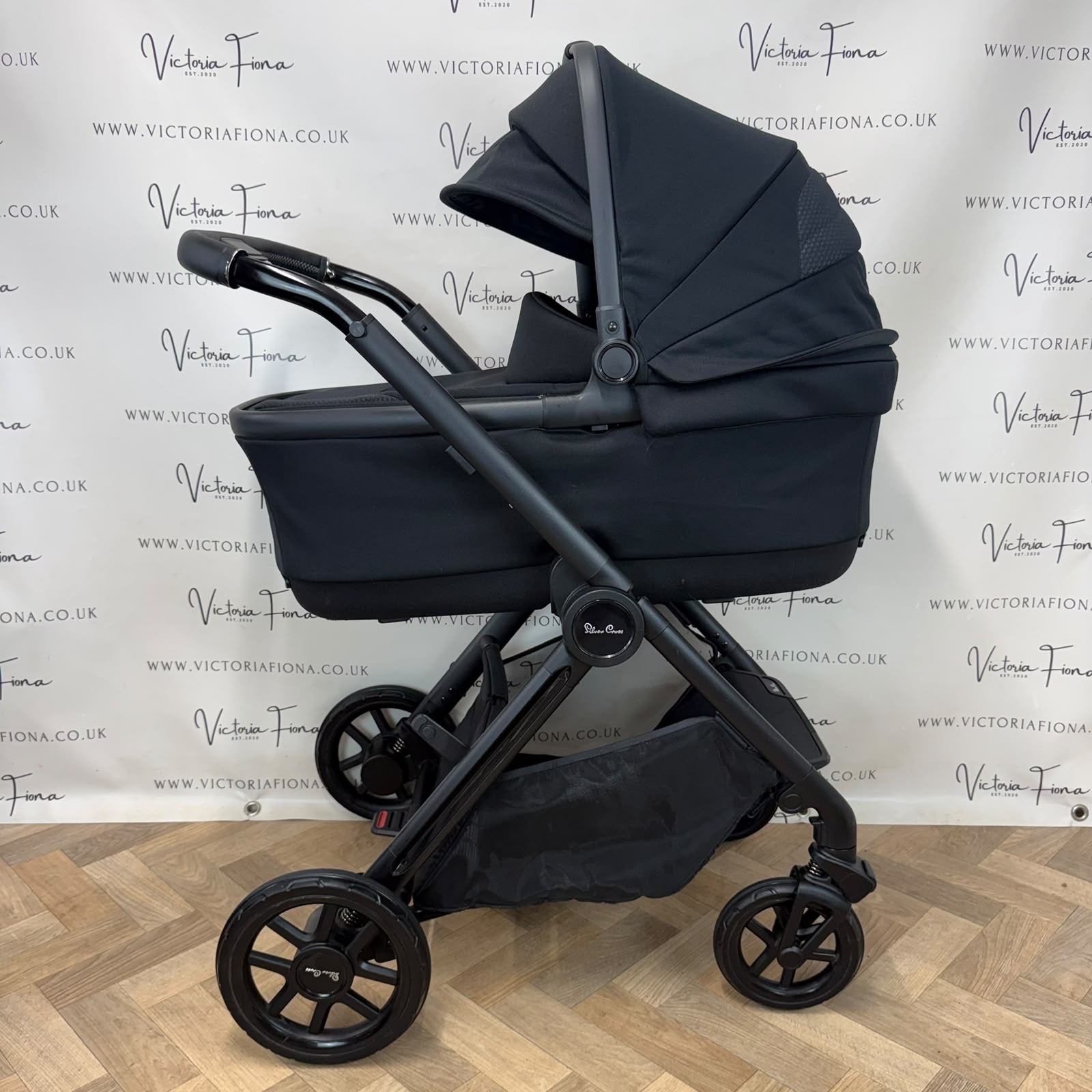 PRELOVED Silver Cross Reef 2 Carrycot & Pushchair - Space Black - Image 4