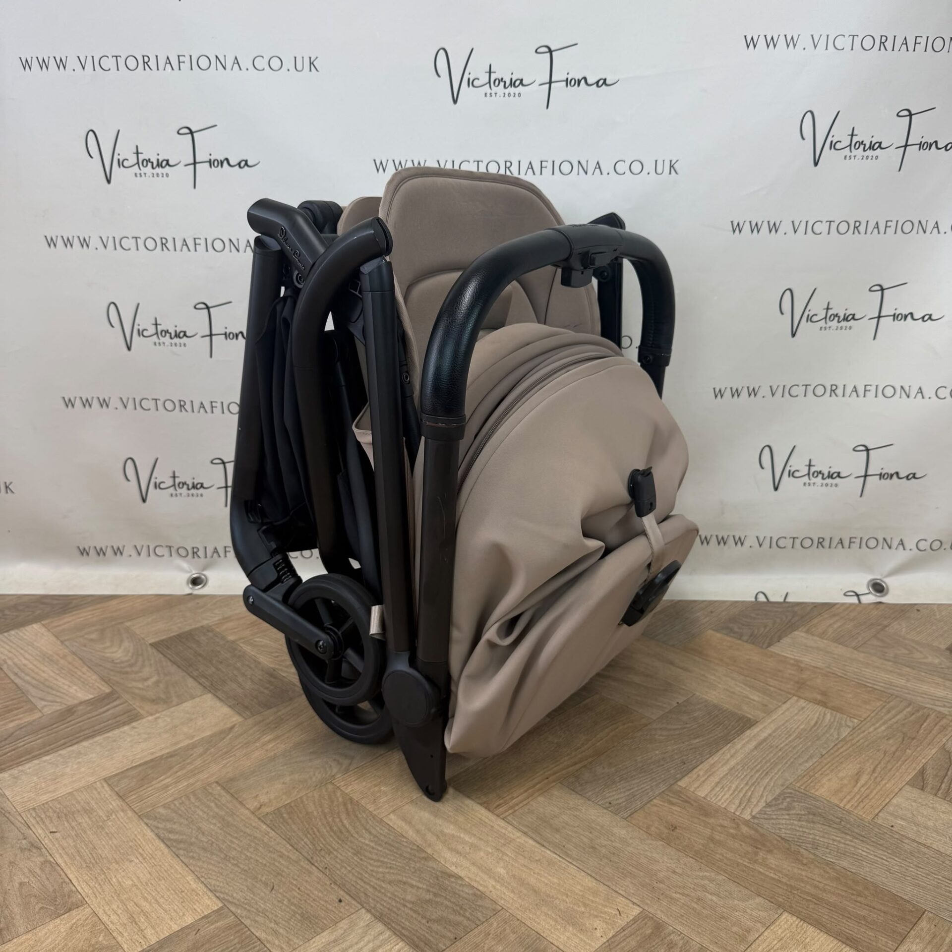 PRELOVED Silver Cross Nia - Cabin Approved Compact Stroller - Champagne - Image 7