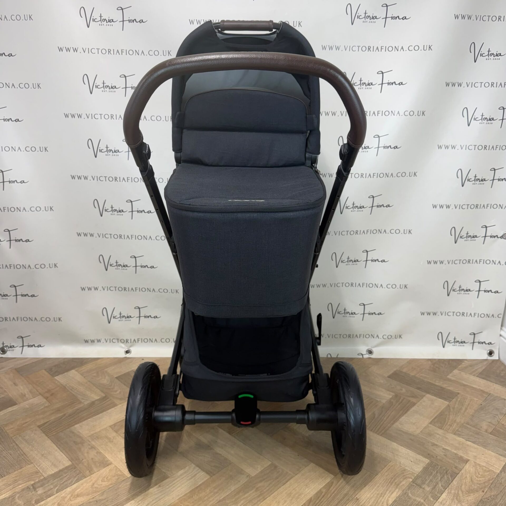PRELOVED Nuna Mixx Next Carrycot & Pushchair - Caviar - Image 4