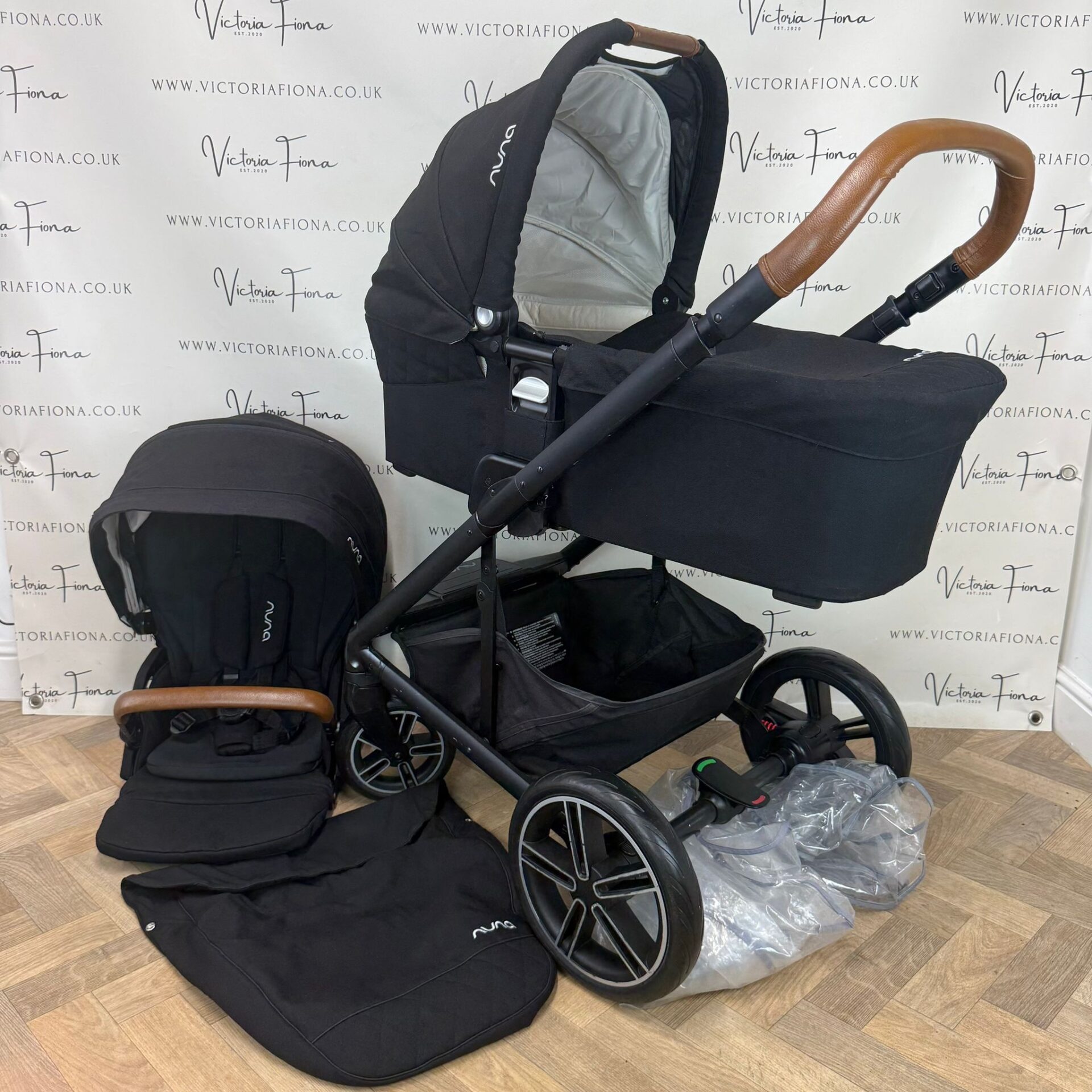 PRELOVED Nuna Mixx Carrycot & Pushchair - Caviar Black