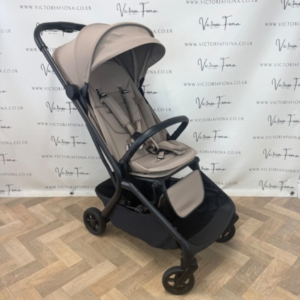 PRELOVED Silver Cross Nia - Cabin Approved Compact Stroller - Champagne