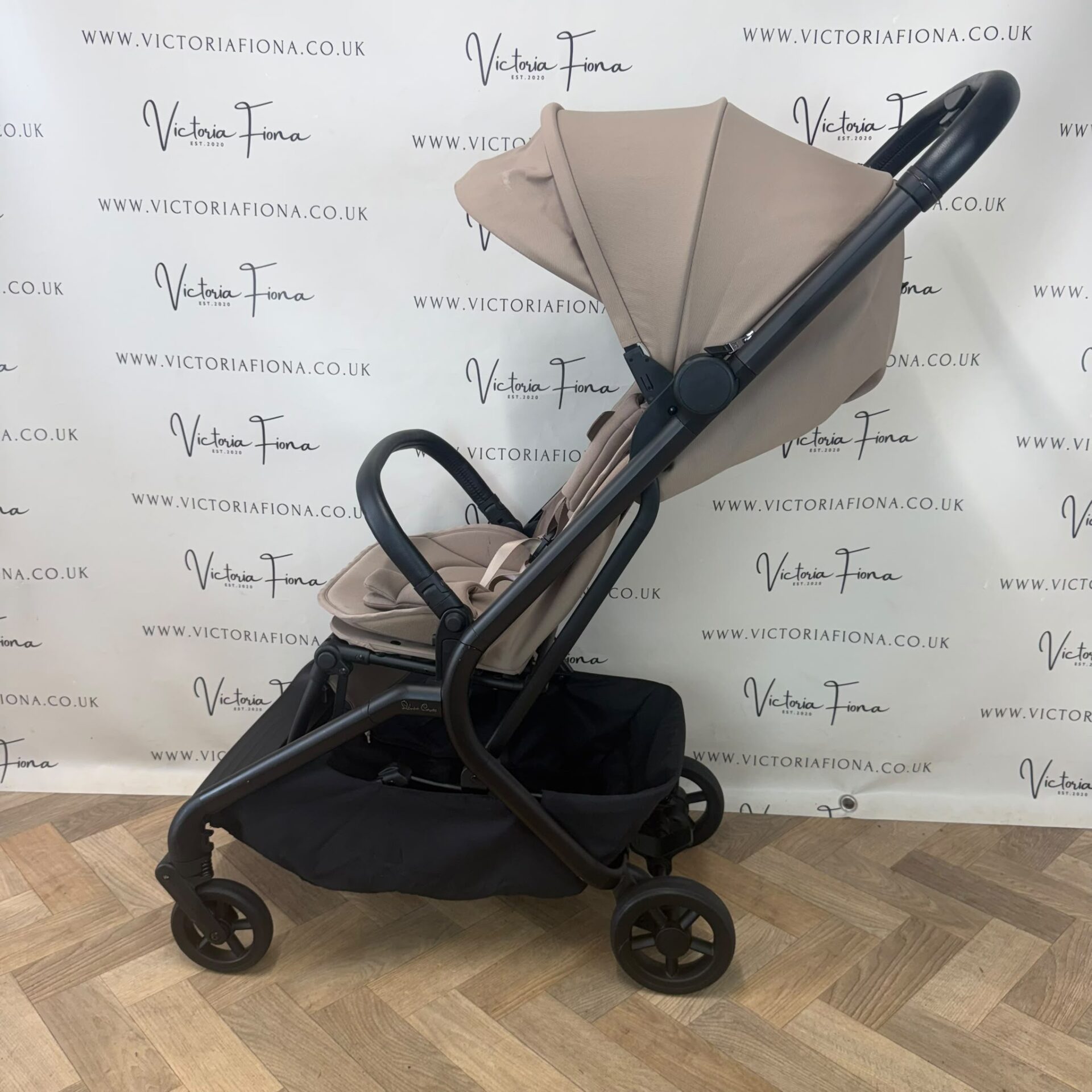 PRELOVED Silver Cross Nia - Cabin Approved Compact Stroller - Champagne - Image 2