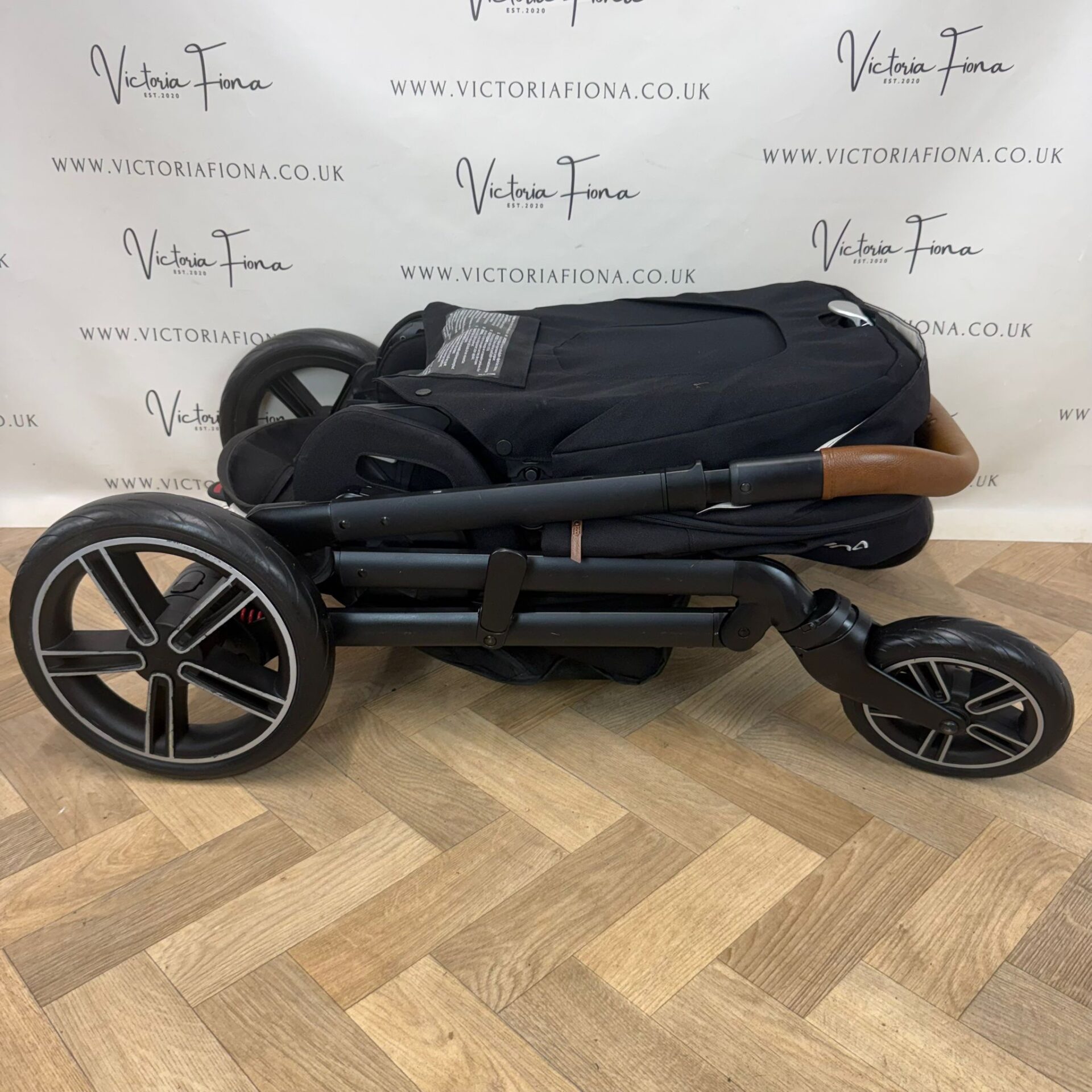 PRELOVED Nuna Mixx Carrycot & Pushchair - Caviar Black - Image 9