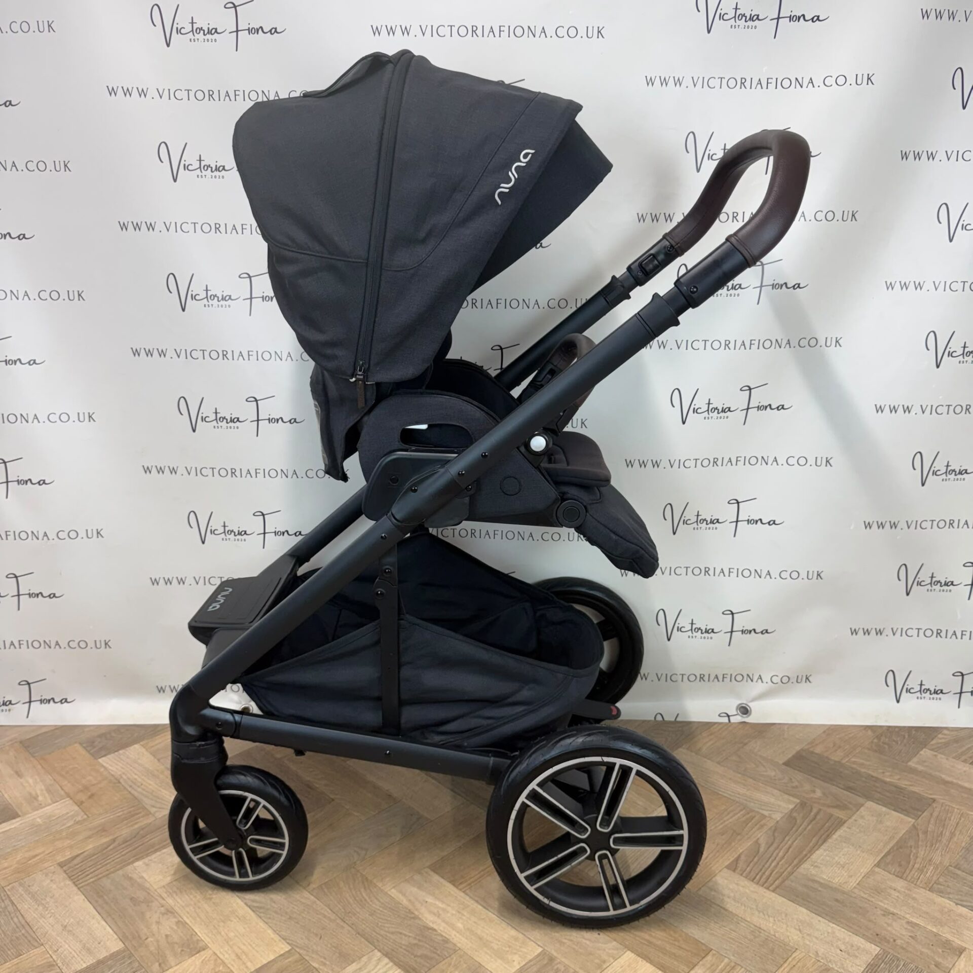 PRELOVED Nuna Mixx Next Carrycot & Pushchair - Caviar - Image 7