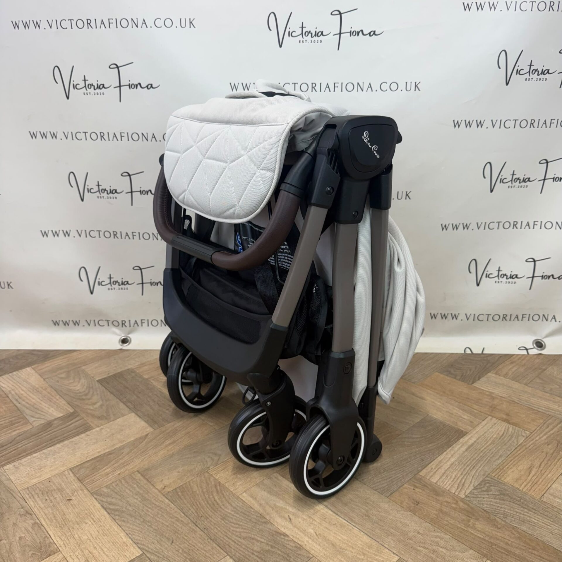 NEW Silver Cross Clic 2 Compact Stroller - Latte RRP£295 - Image 6