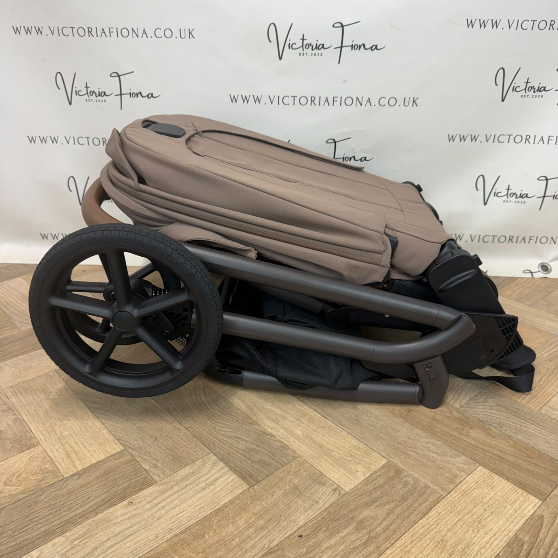 EX DISPLAY Silver Cross Breez Carrycot & Pushchair - Maple π - Image 10