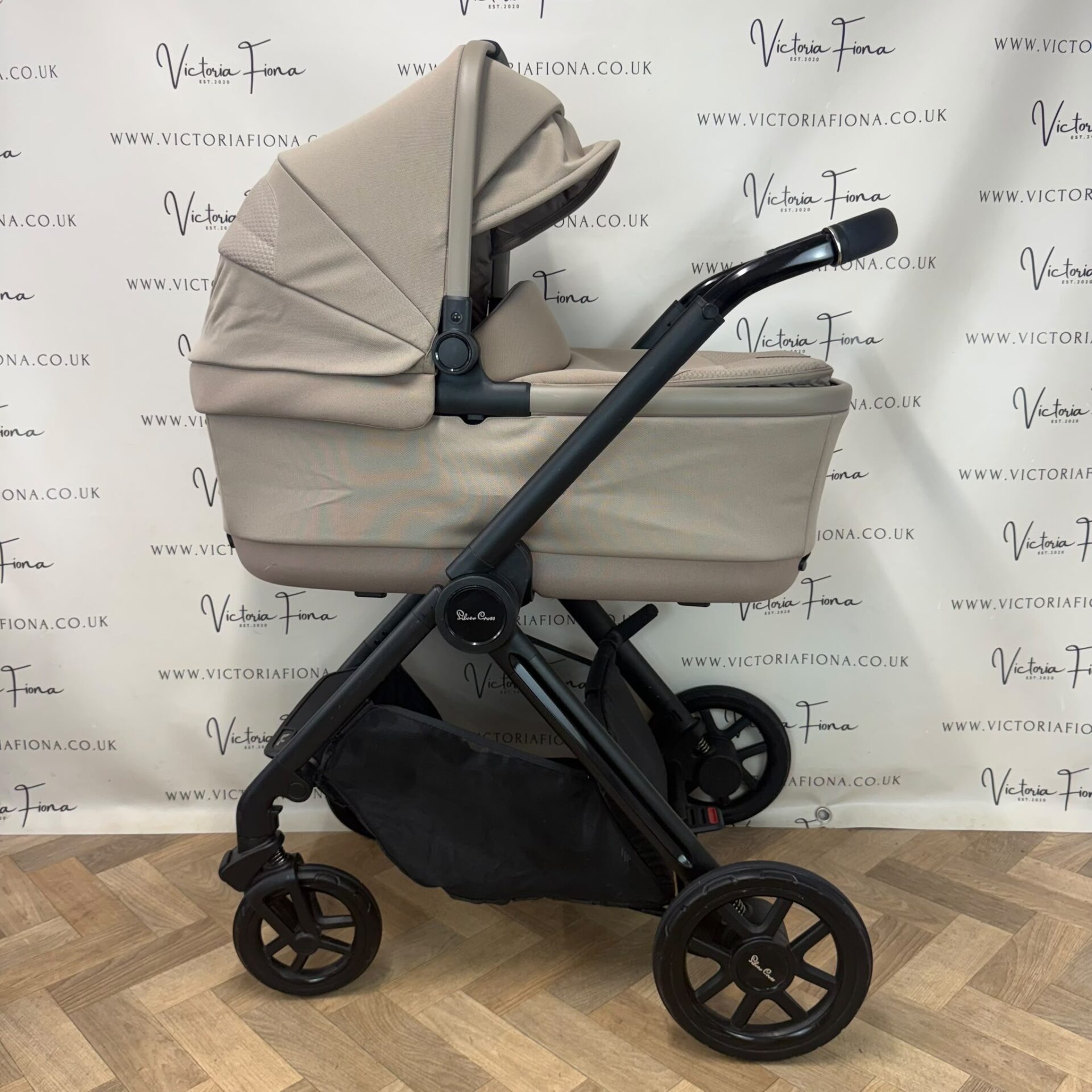 PRELOVED Silver Cross Reef 2 Carrycot & Pushchair - Mocha - Image 2