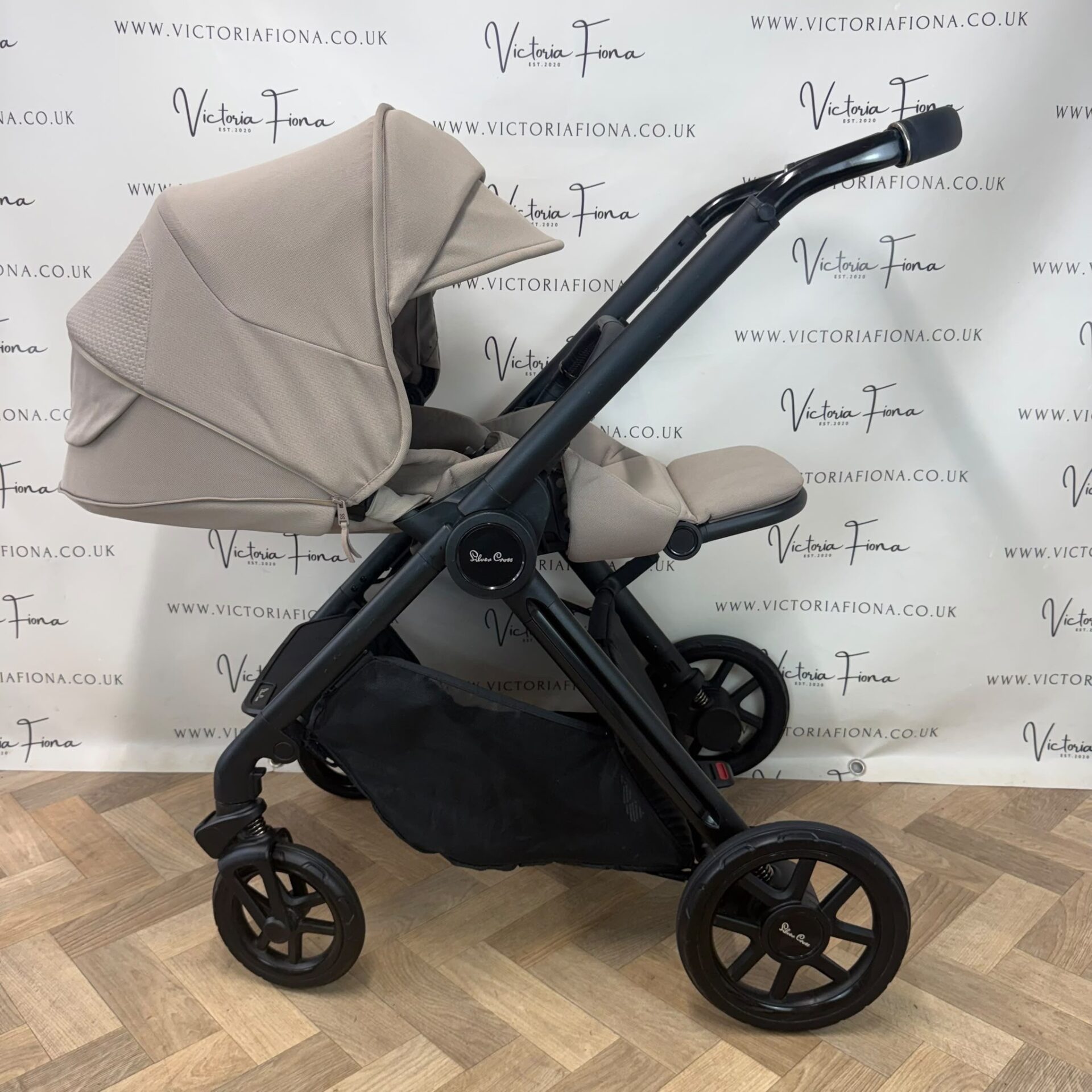 PRELOVED Silver Cross Reef 2 Carrycot & Pushchair - Mocha - Image 8