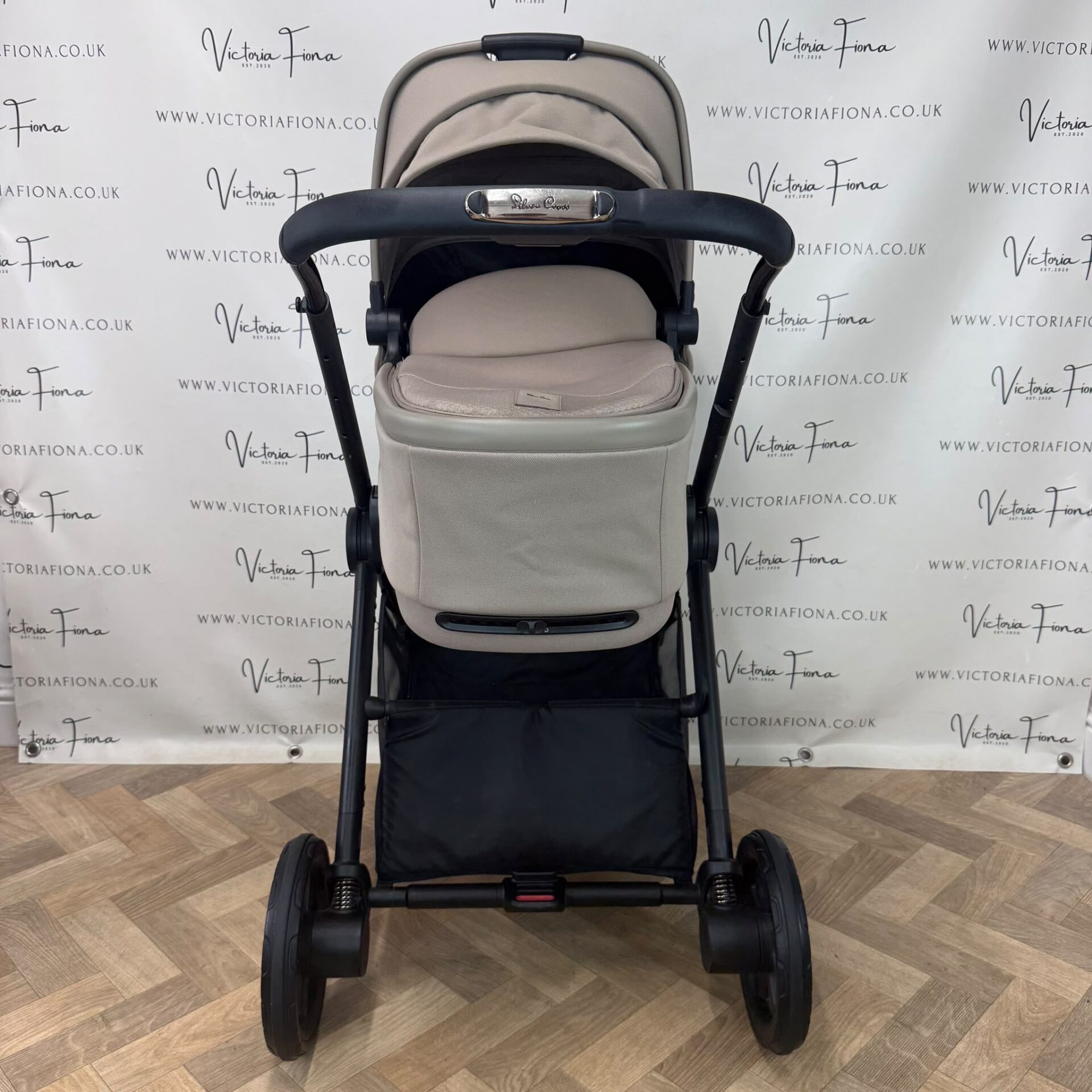 PRELOVED Silver Cross Reef 2 Carrycot & Pushchair - Mocha - Image 3