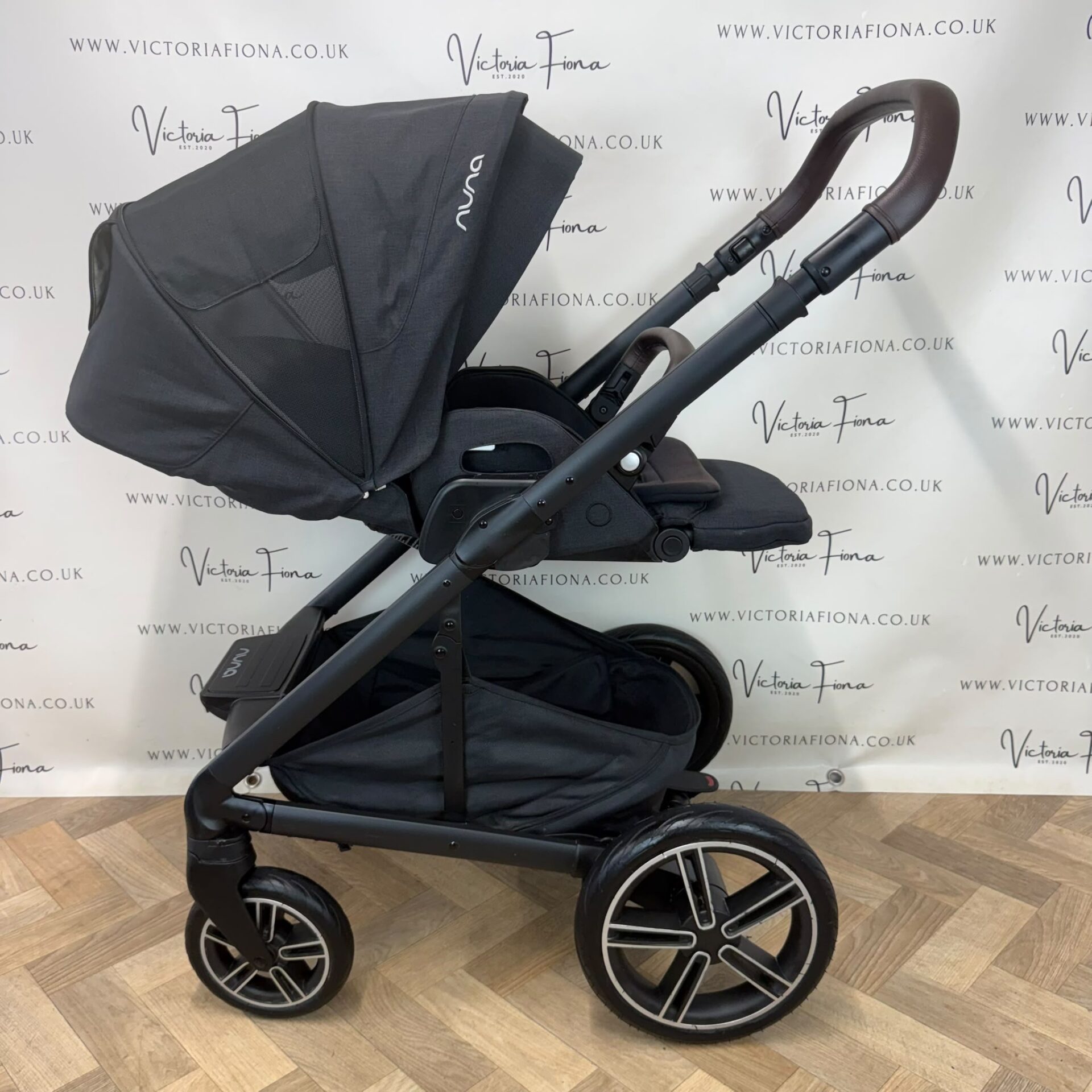 PRELOVED Nuna Mixx Next Carrycot & Pushchair - Caviar - Image 8