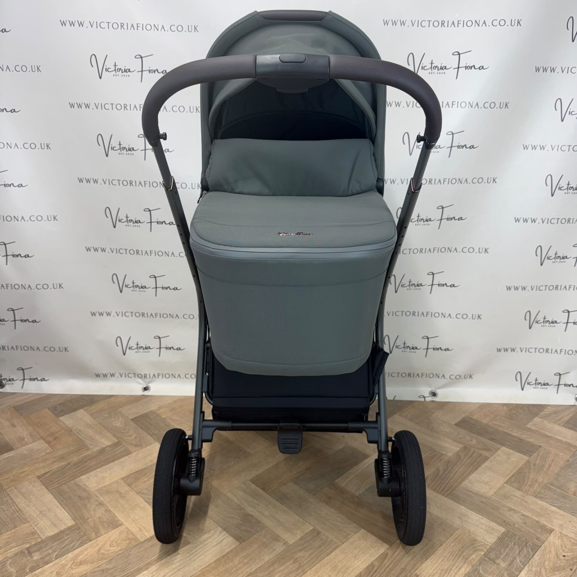EX DISPLAY Silver Cross Breez Carrycot & Pushchair - Pewter - Image 3
