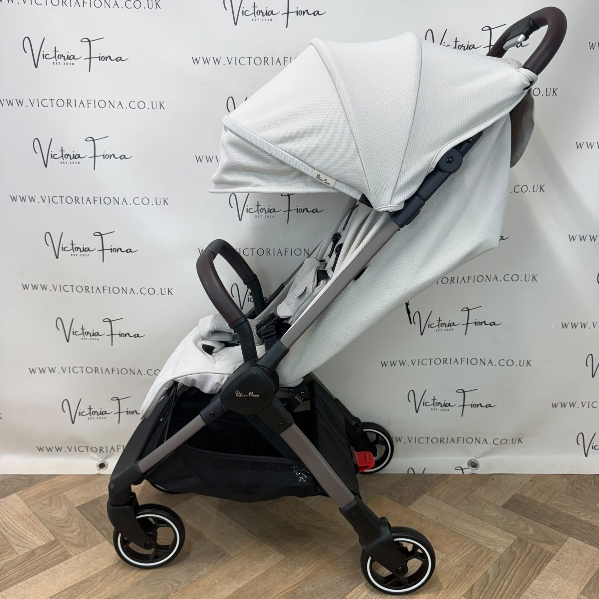 NEW Silver Cross Clic 2 Compact Stroller - Latte RRP£295 - Image 2