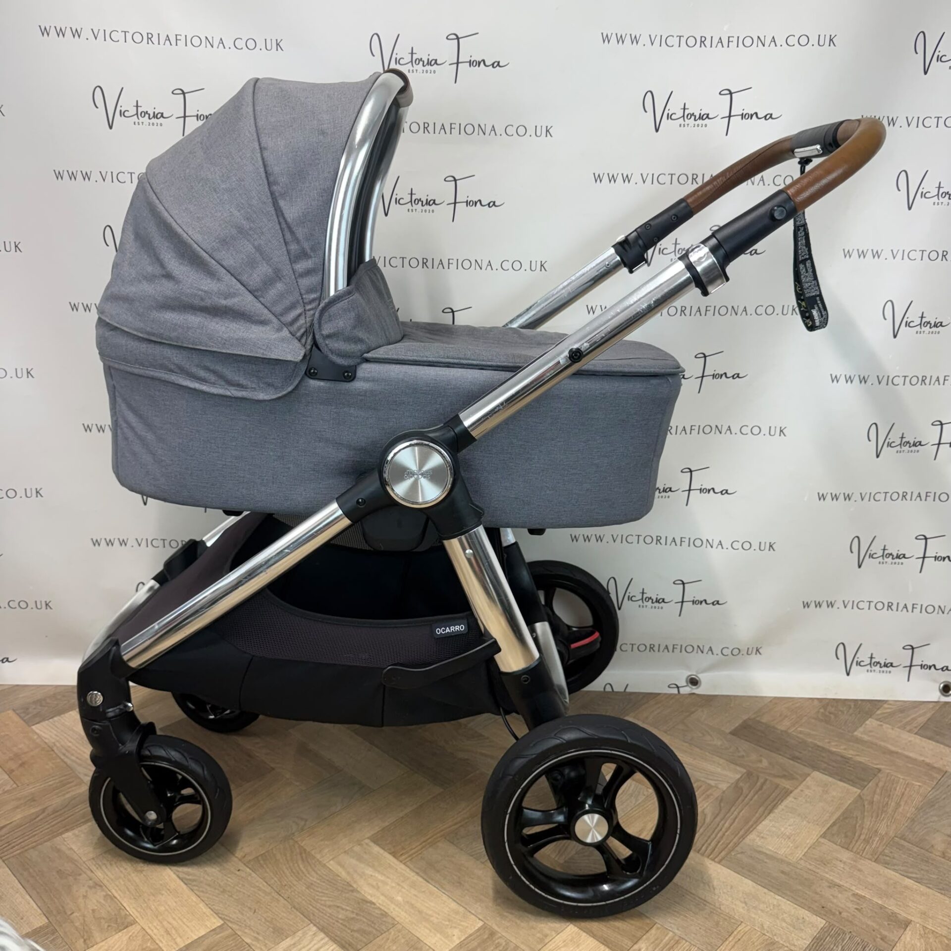 PRELOVED Mamas & Papas Ocarro Pushchair & Carrycot with Cybex 360 Spin Car Seat & Isofix - Shadow Grey 🩶 - Image 4