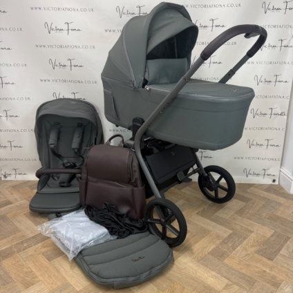 EX DISPLAY Silver Cross Breez Carrycot & Pushchair - Pewter