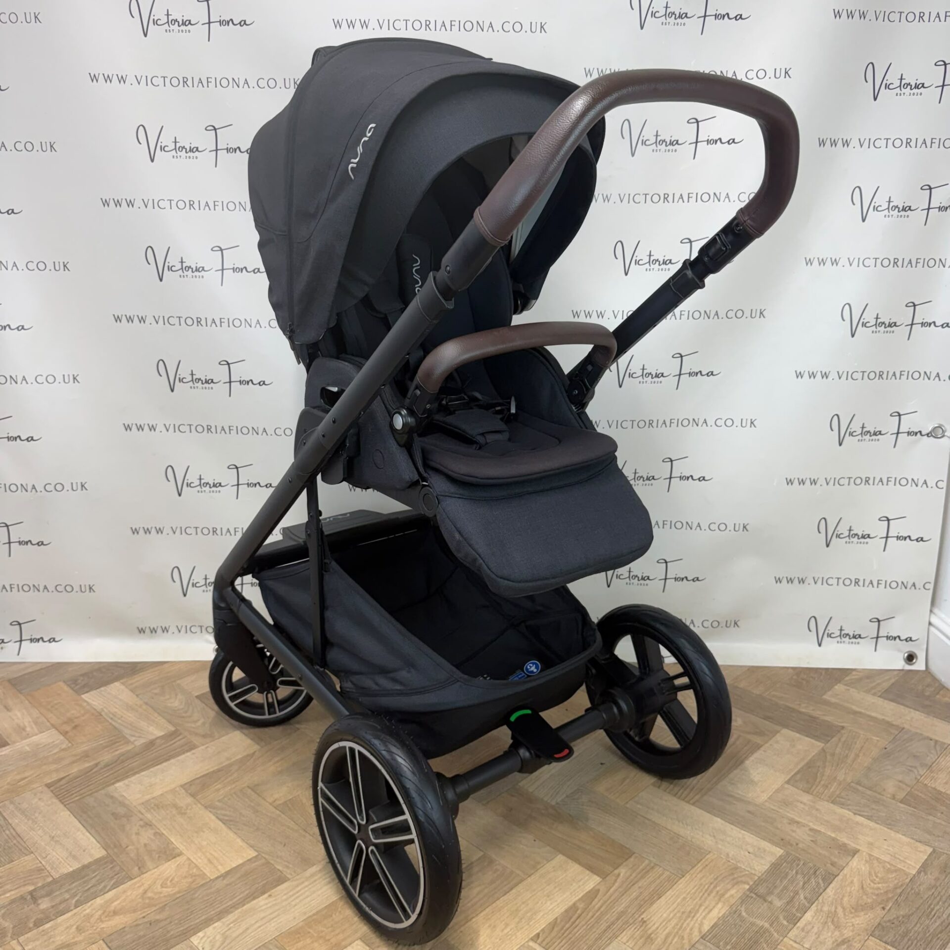PRELOVED Nuna Mixx Next Carrycot & Pushchair - Caviar - Image 6