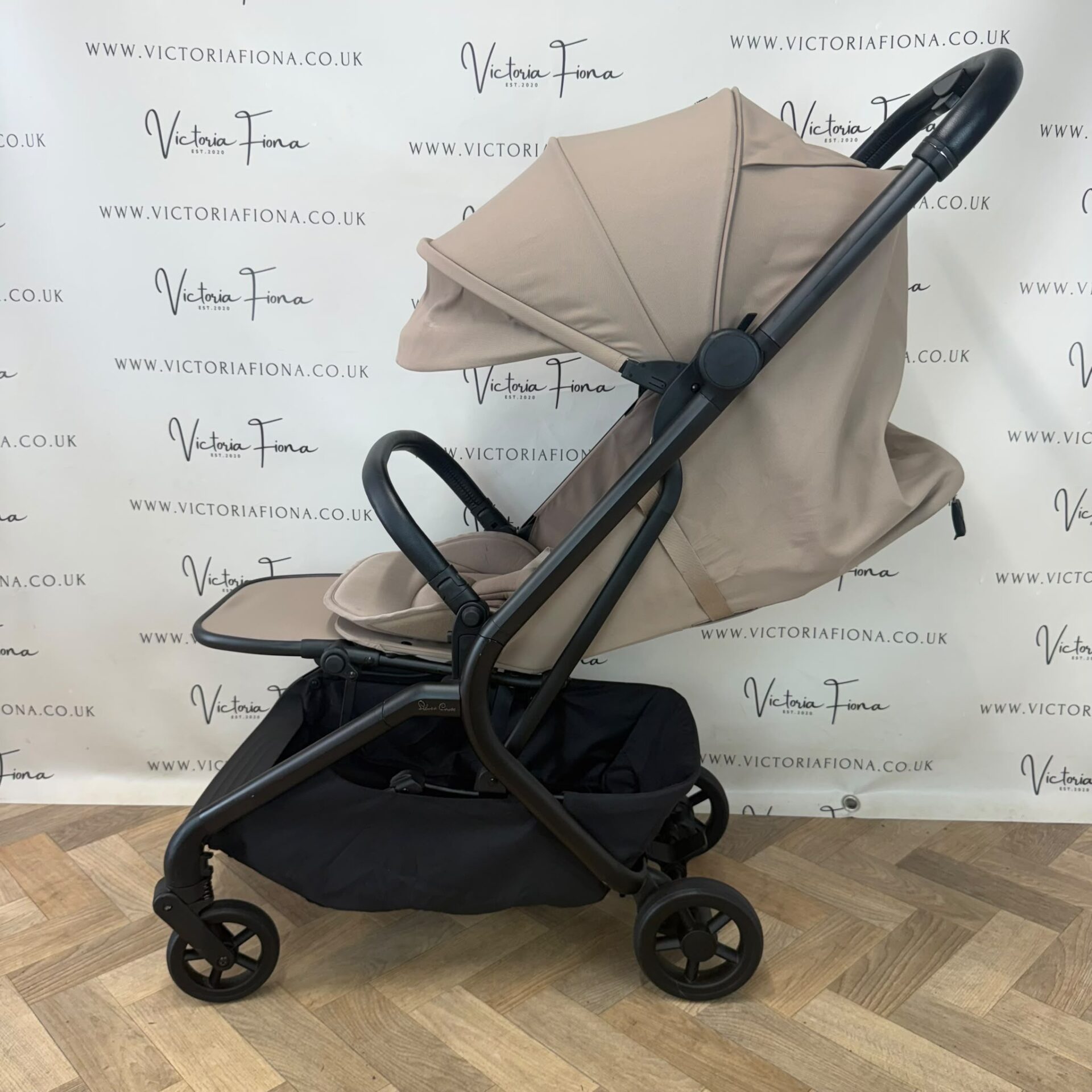 PRELOVED Silver Cross Nia - Cabin Approved Compact Stroller - Champagne - Image 3