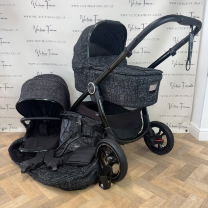 PRELOVED Mamas & Papas Ocarro Carrycot & Pushchair - Opulence 🖤