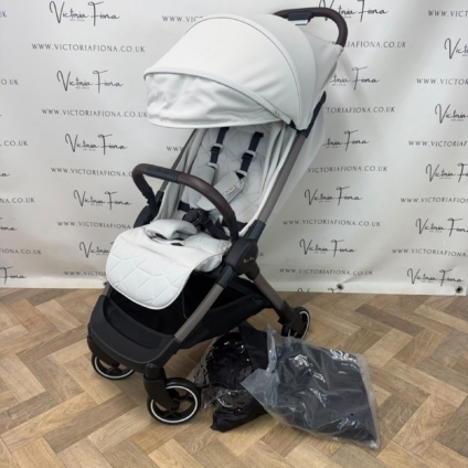 NEW Silver Cross Clic 2 Compact Stroller - Latte RRPĀ£295