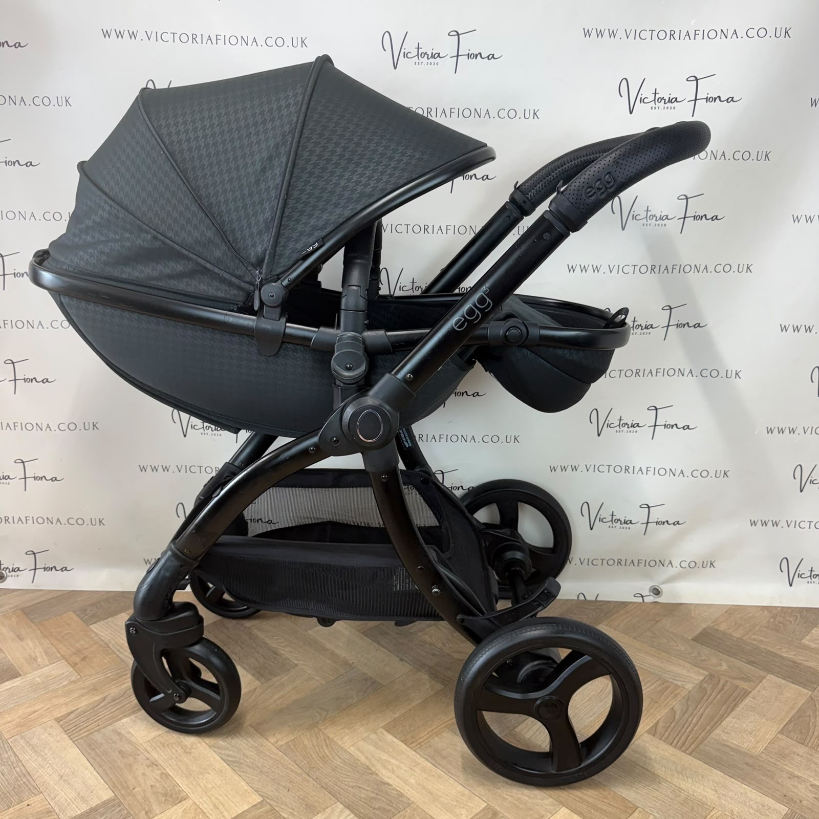 PRELOVED Egg 3 Pushchair, Carrycot & Car Seat - Houndstooth Black - Image 7