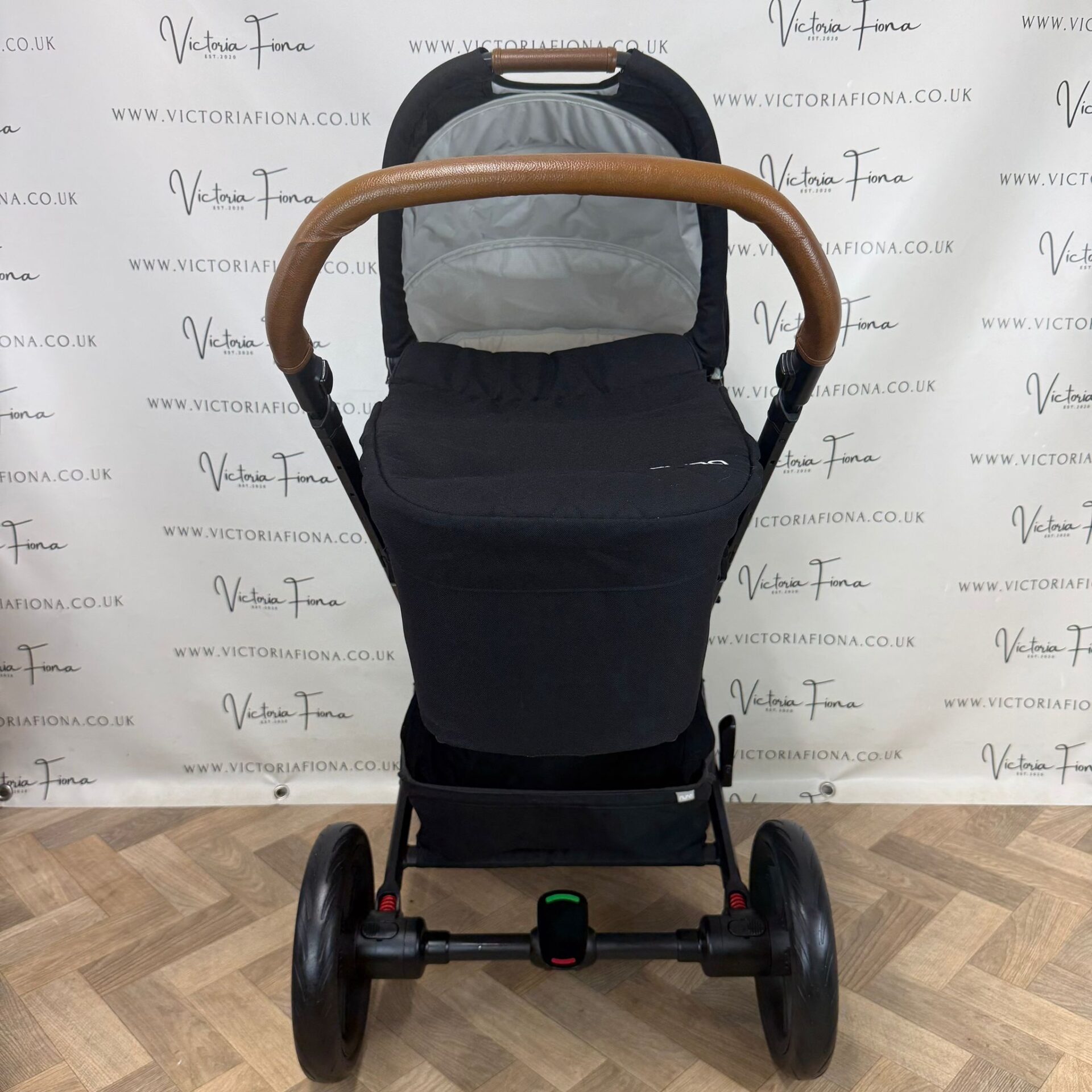 PRELOVED Nuna Mixx Carrycot & Pushchair - Caviar Black - Image 3