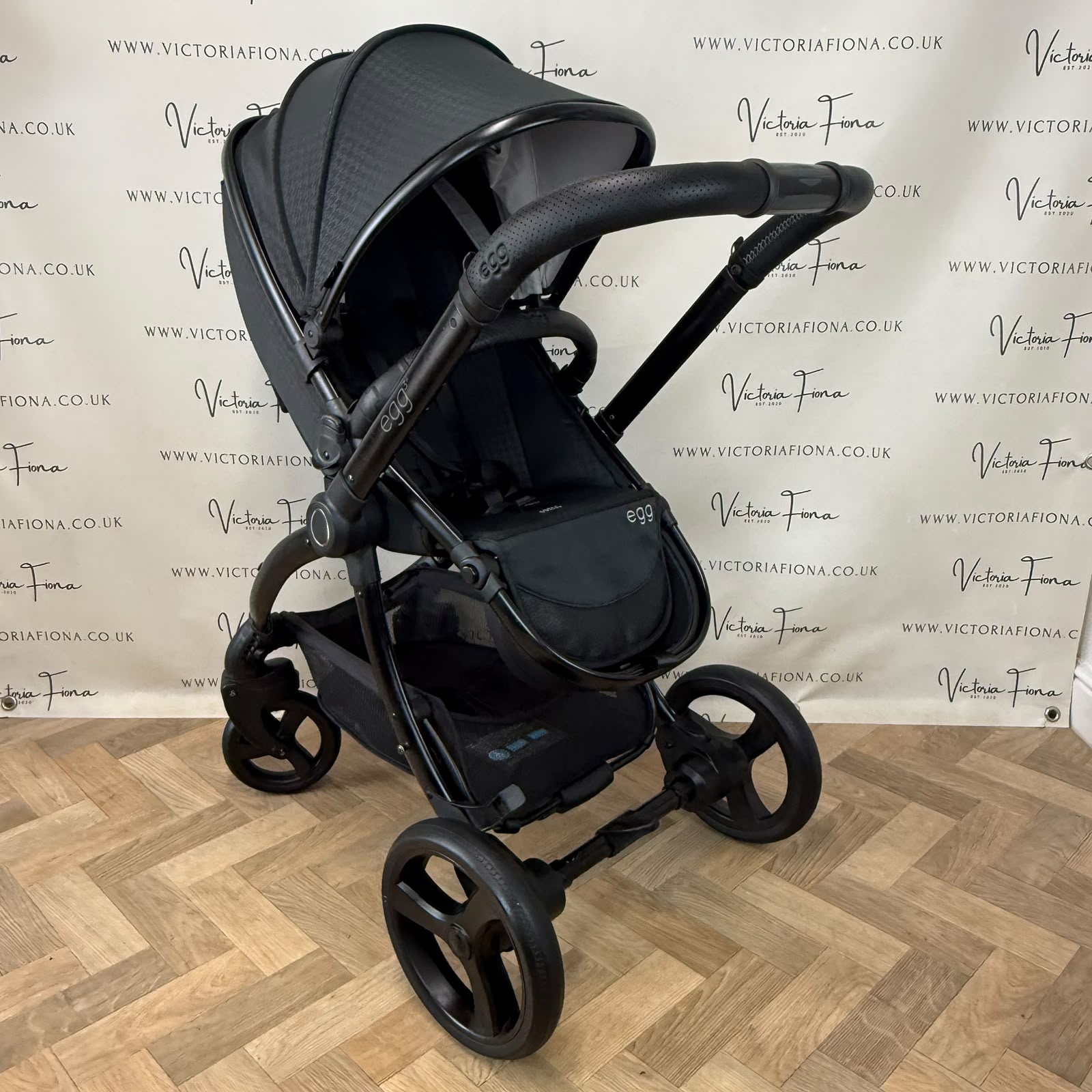 PRELOVED Egg 3 Pushchair, Carrycot & Car Seat - Houndstooth Black - Image 6