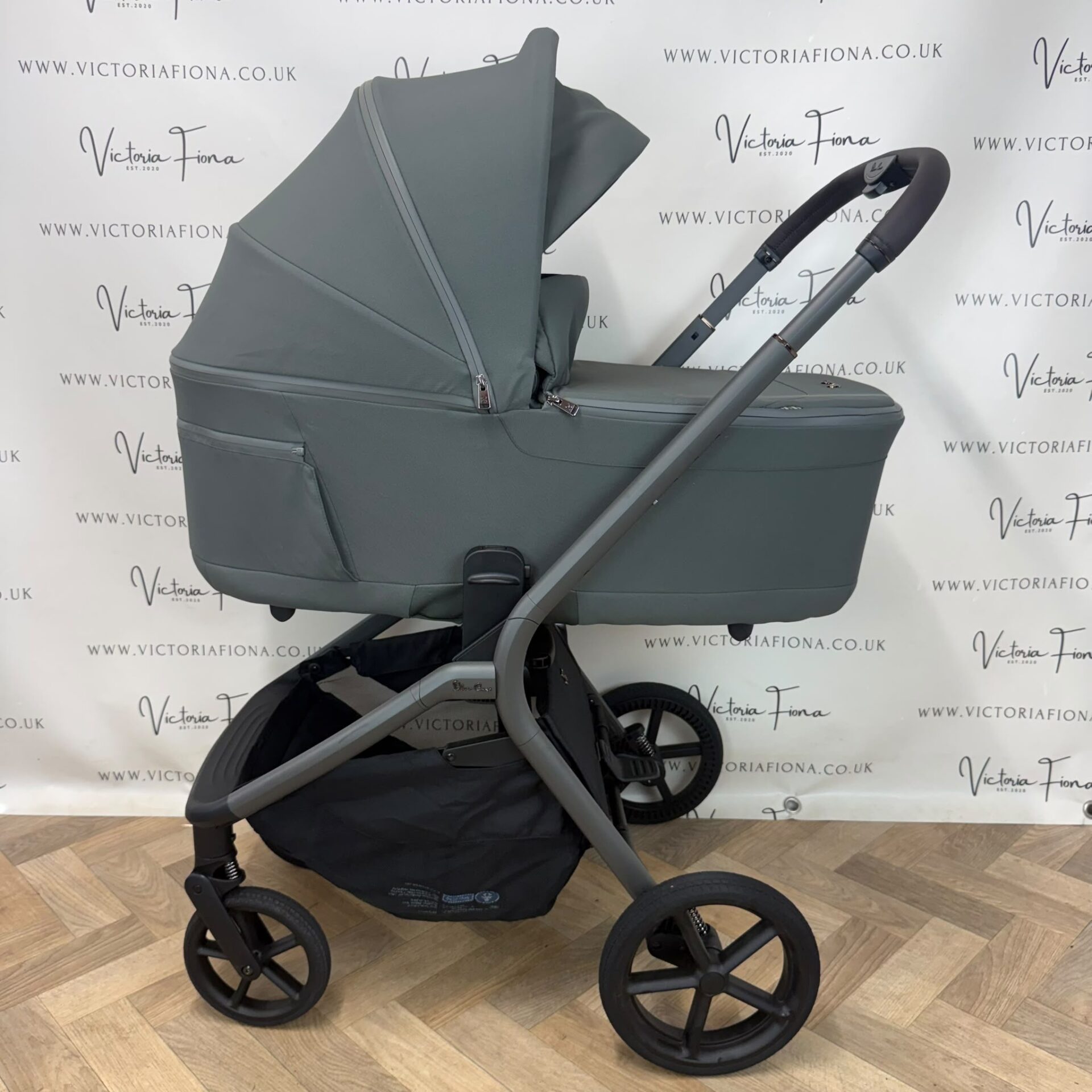 EX DISPLAY Silver Cross Breez Carrycot & Pushchair - Pewter - Image 2