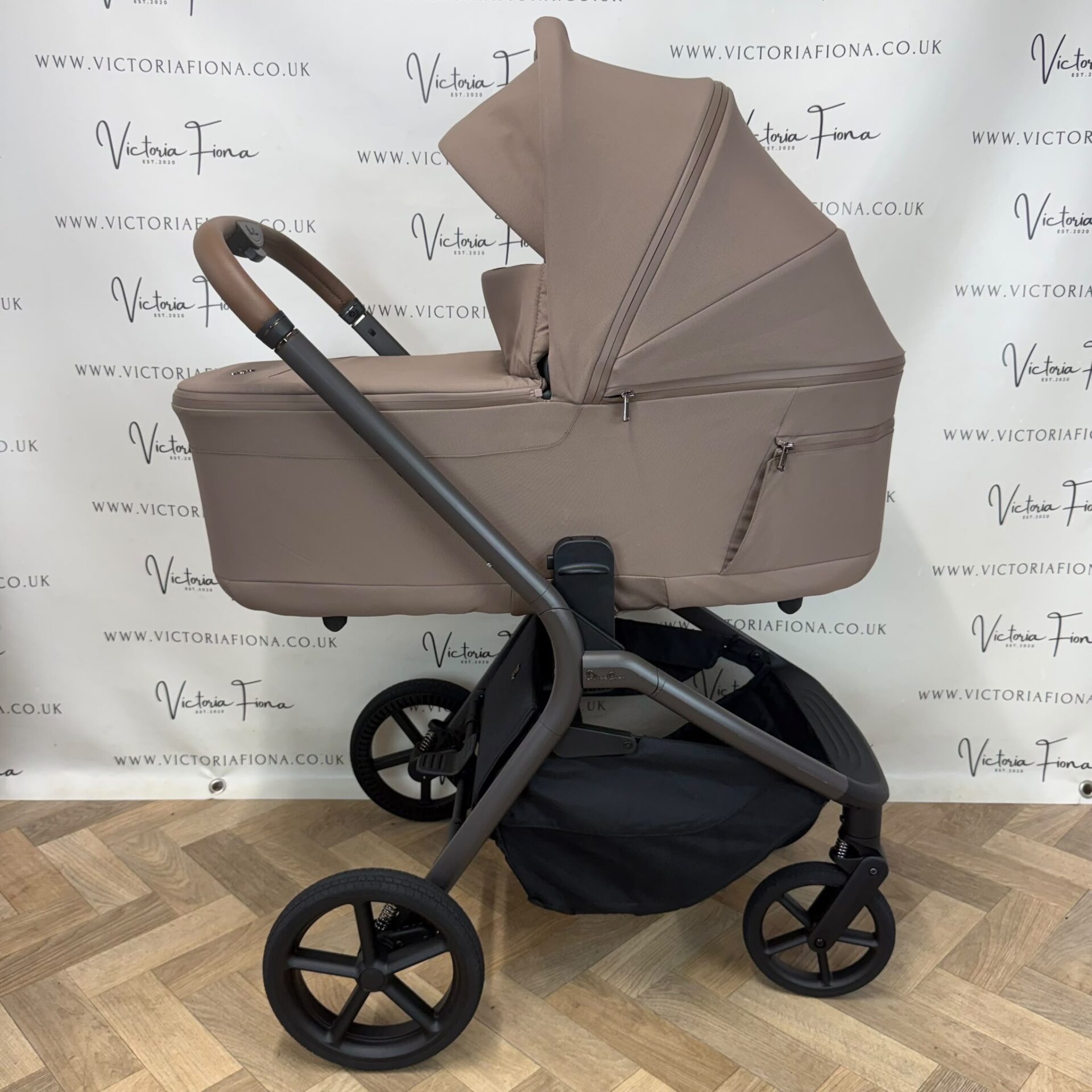 EX DISPLAY Silver Cross Breez Carrycot & Pushchair - Maple π - Image 3