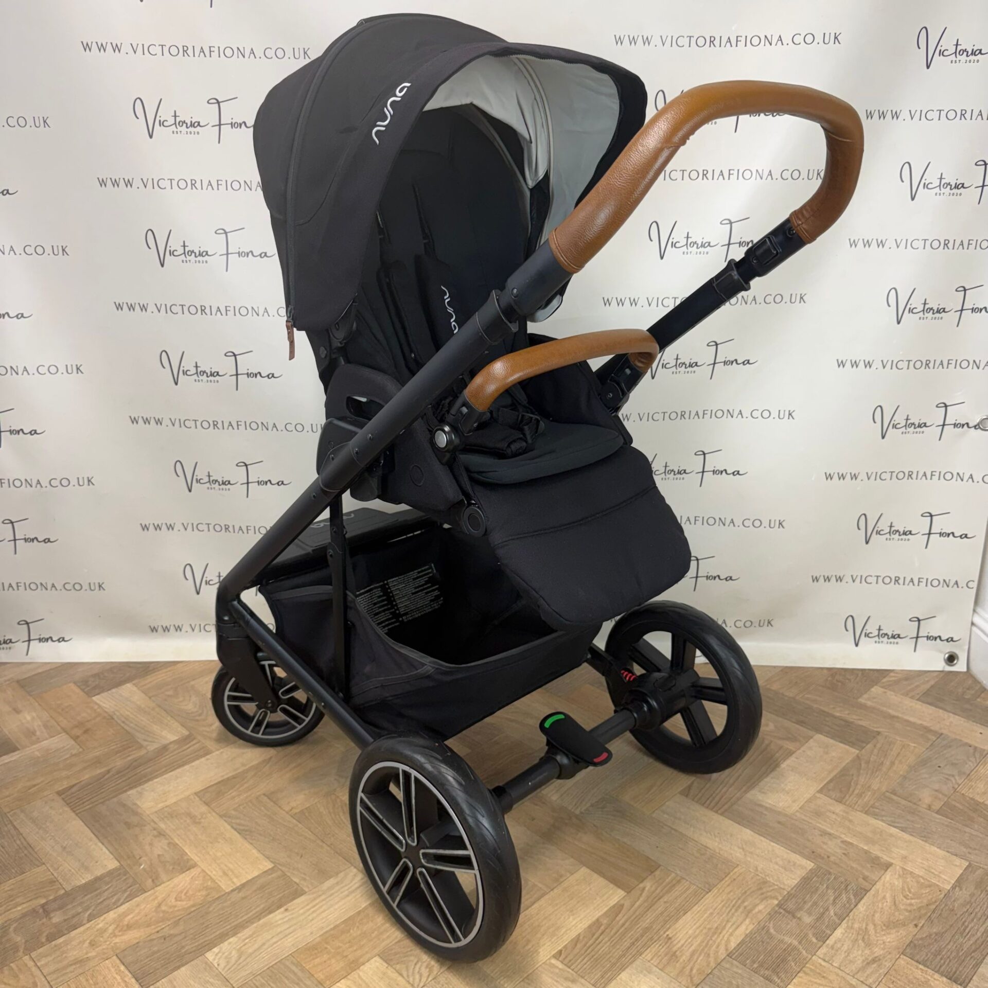 PRELOVED Nuna Mixx Carrycot & Pushchair - Caviar Black - Image 5