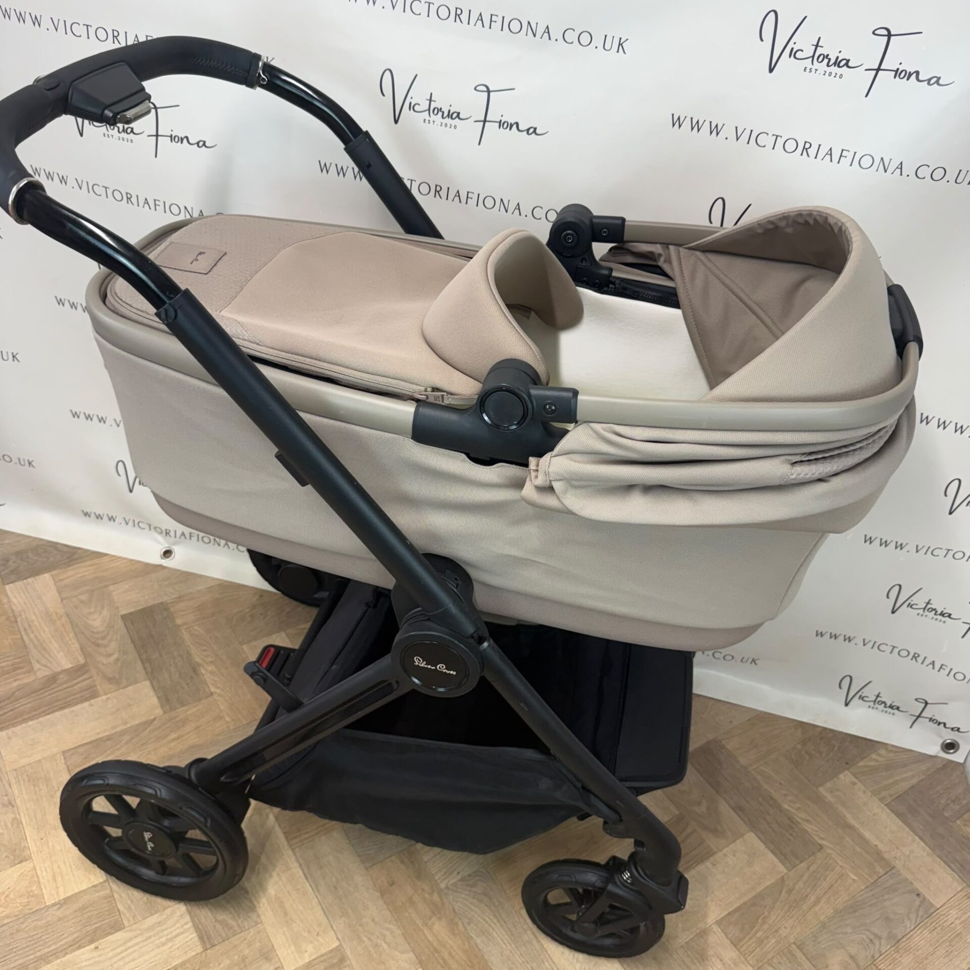 PRELOVED Silver Cross Reef 2 Carrycot & Pushchair - Mocha - Image 4