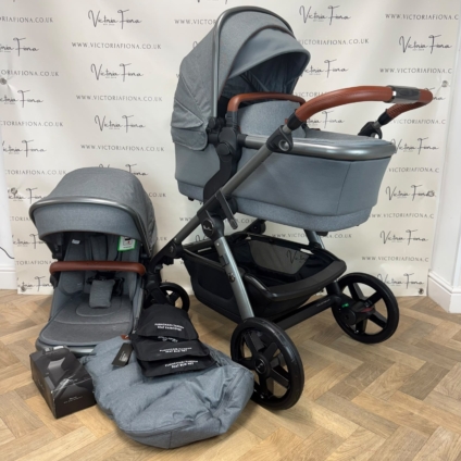 EX DISPLAY Silver Cross Wave Pushchair & Carrycot - Lunar