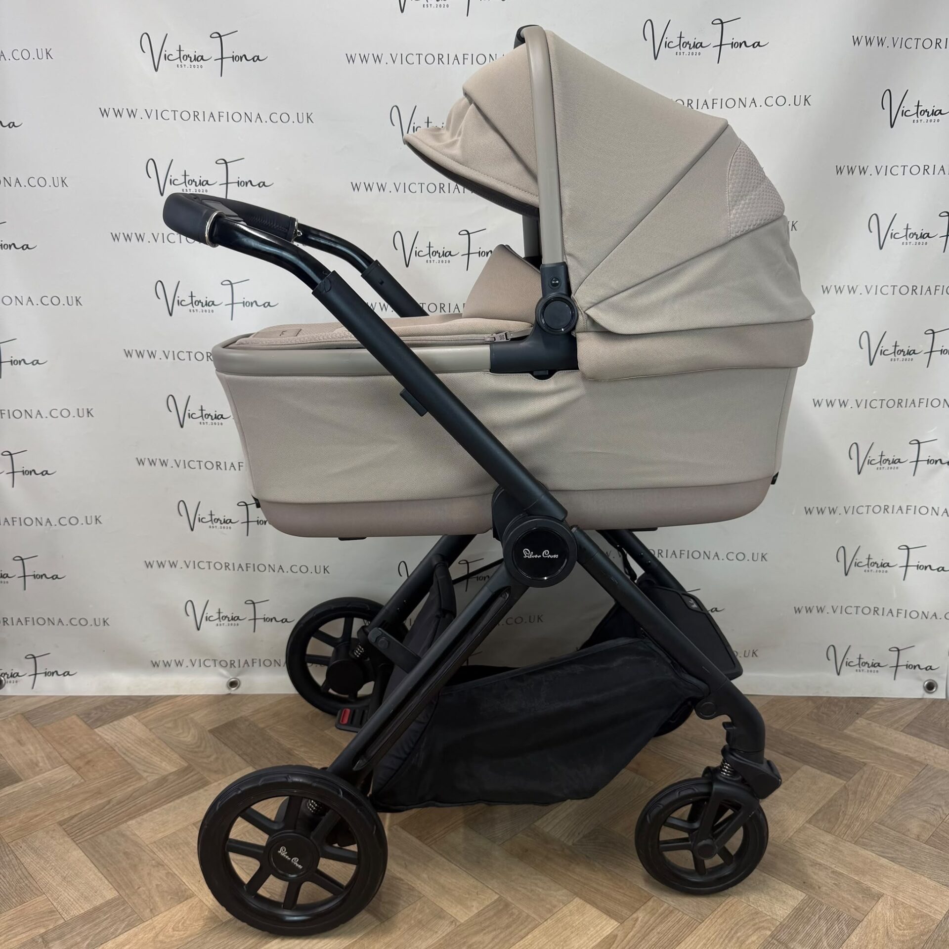 PRELOVED Silver Cross Reef 2 Carrycot & Pushchair - Mocha - Image 5