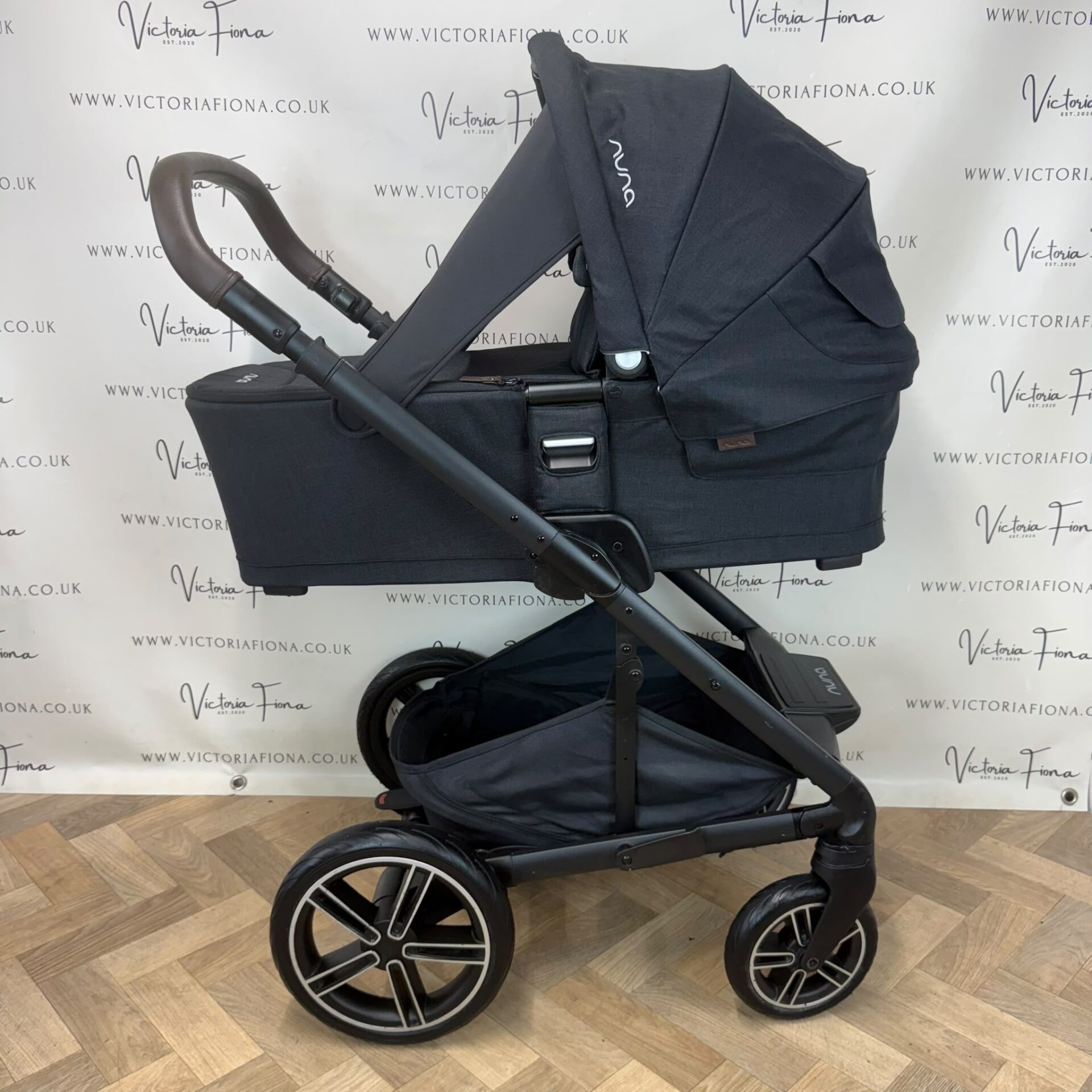 PRELOVED Nuna Mixx Next Carrycot & Pushchair - Caviar - Image 3