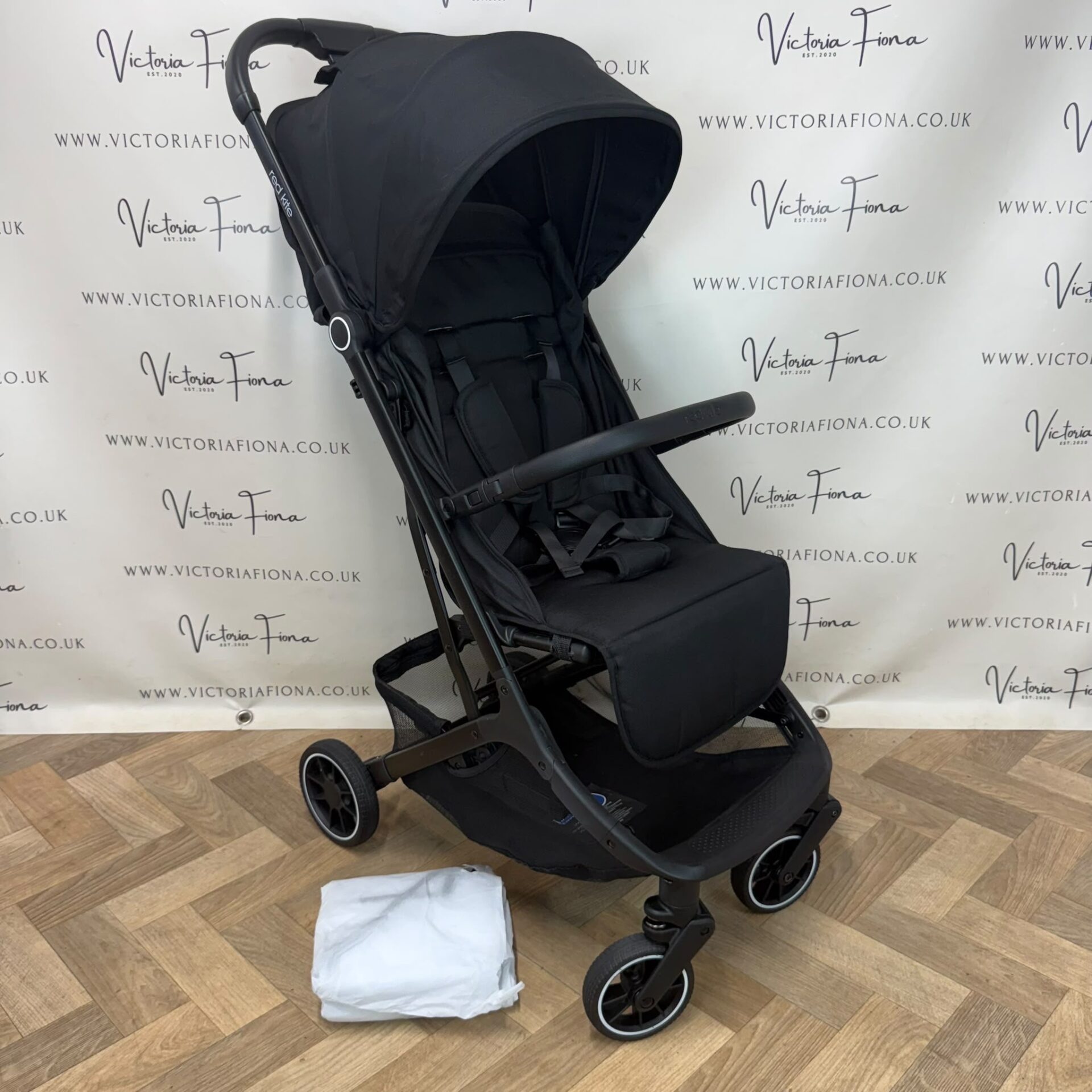 EX DISPLAY Red kite Push Me Explor Compact CABIN APPROVED Stroller - Black