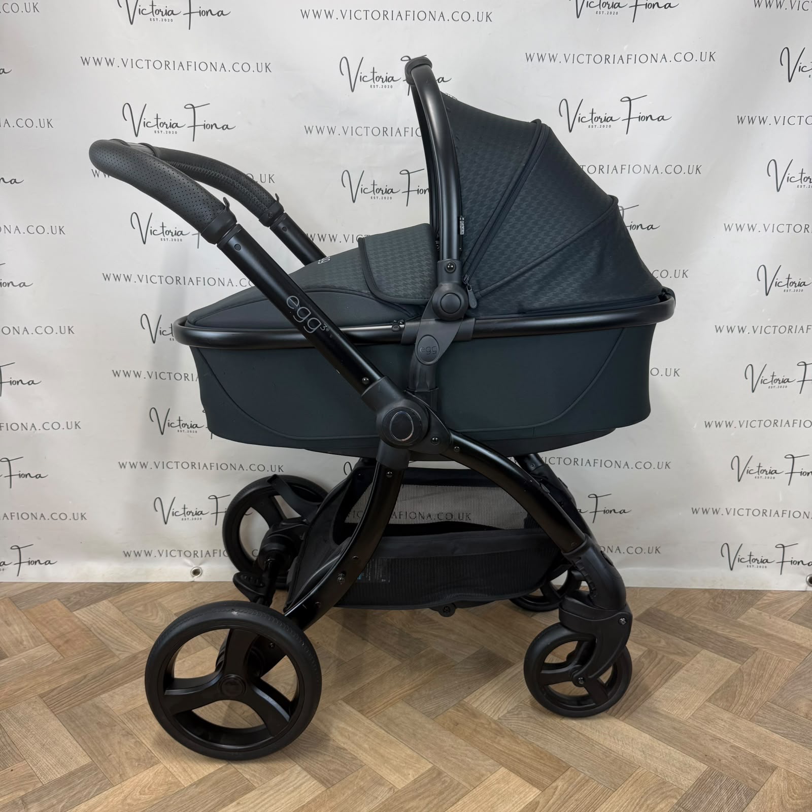 PRELOVED Egg 3 Pushchair, Carrycot & Car Seat - Houndstooth Black - Image 3
