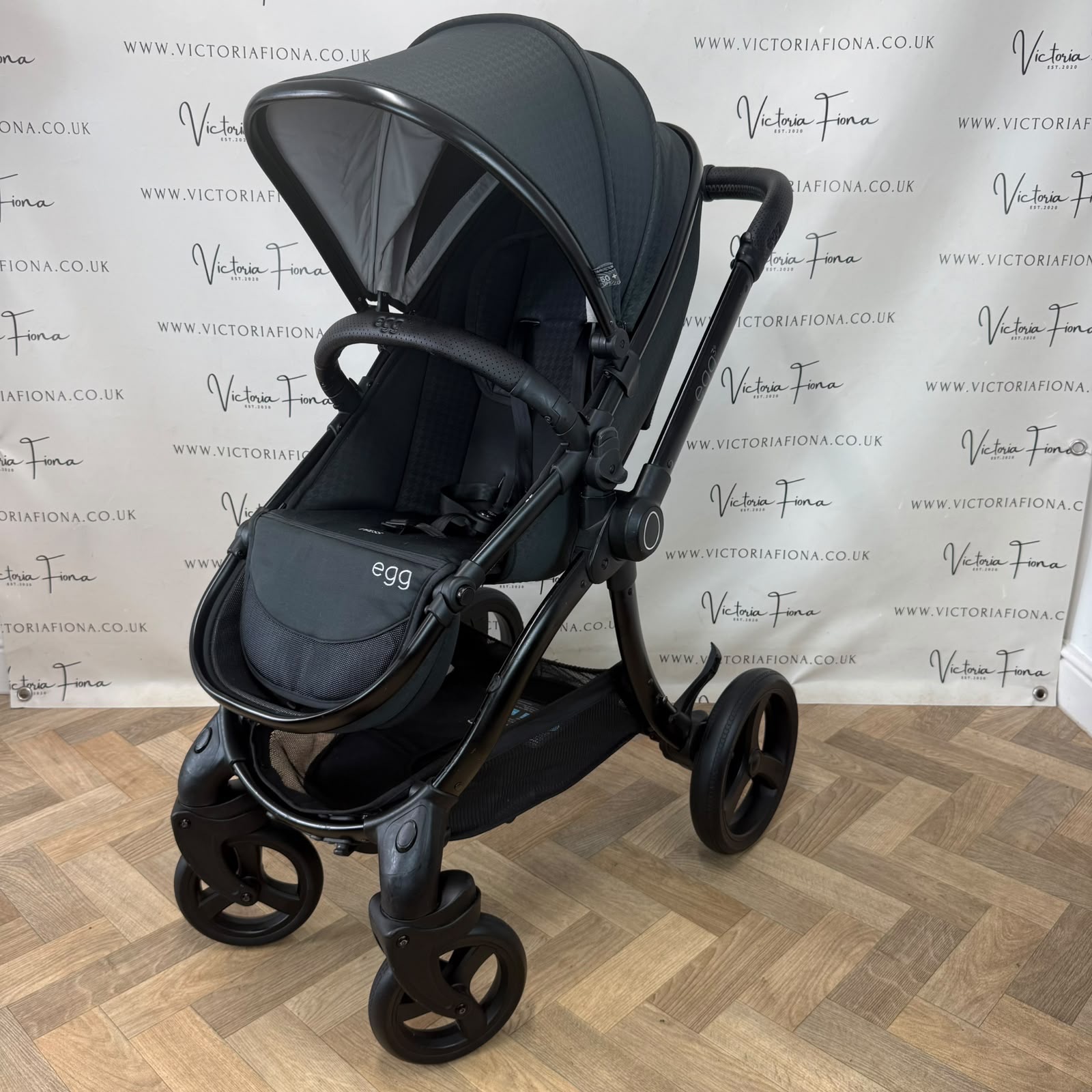 PRELOVED Egg 3 Pushchair, Carrycot & Car Seat - Houndstooth Black - Image 8