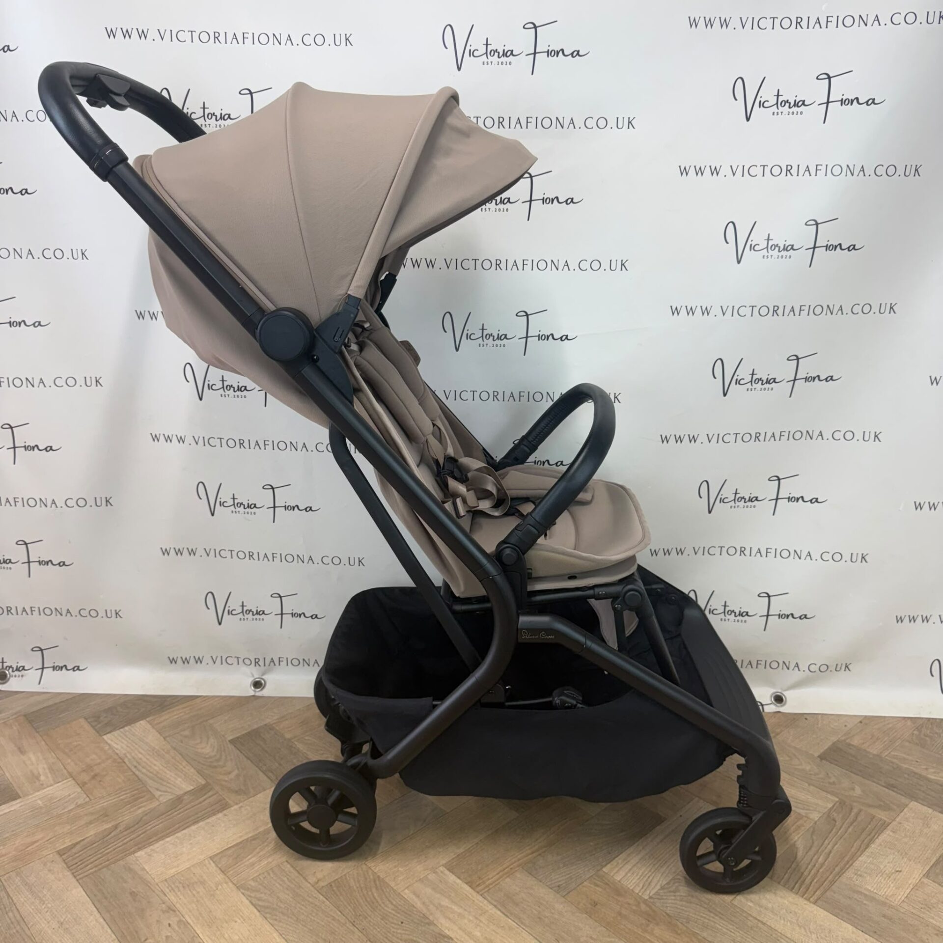 PRELOVED Silver Cross Nia - Cabin Approved Compact Stroller - Champagne - Image 6