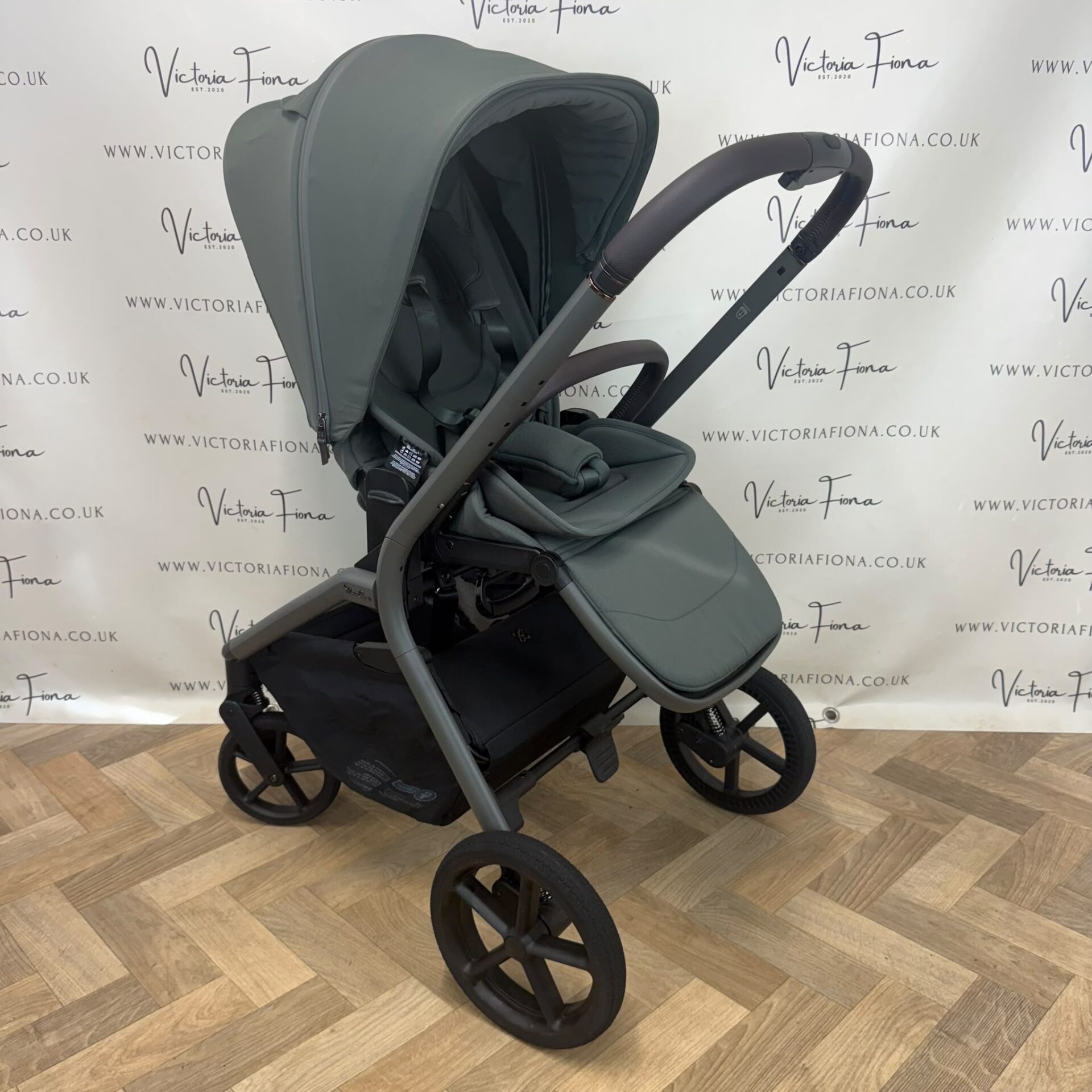 EX DISPLAY Silver Cross Breez Carrycot & Pushchair - Pewter - Image 6