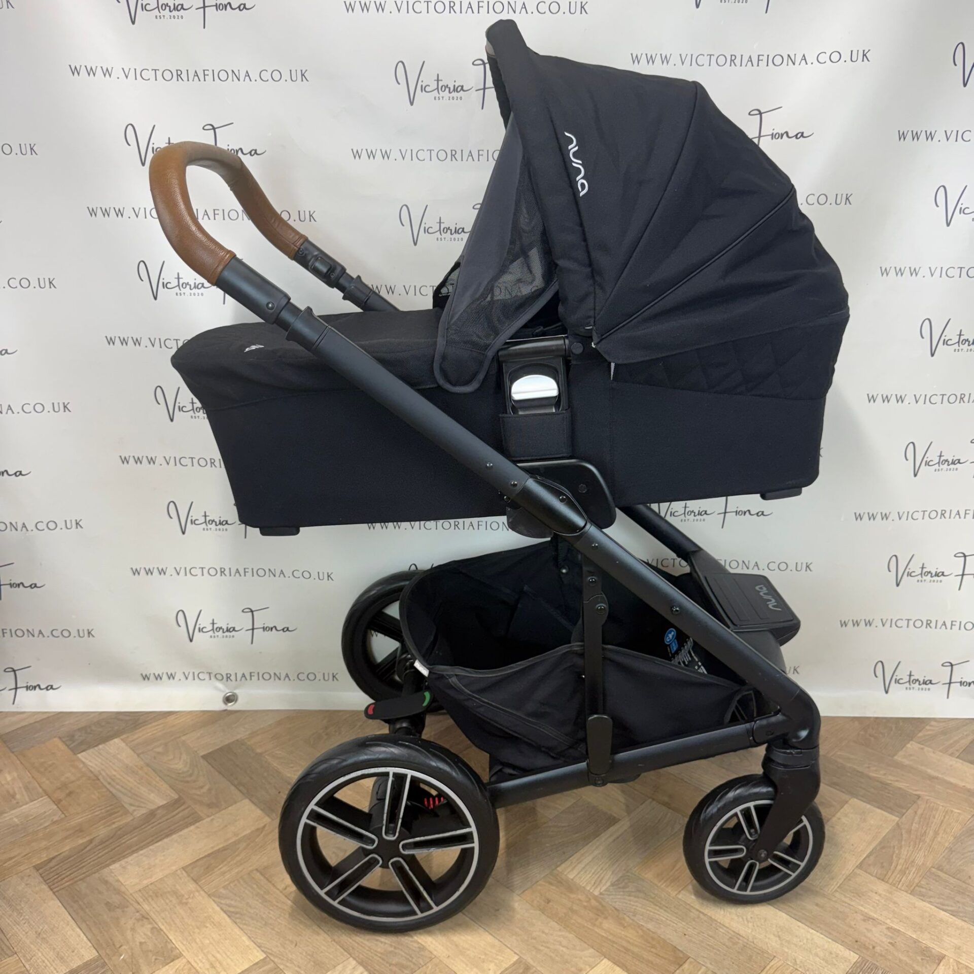 PRELOVED Nuna Mixx Carrycot & Pushchair - Caviar Black - Image 2